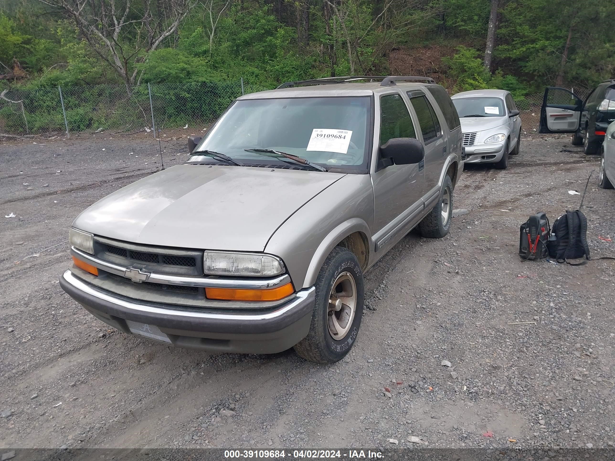 Photo 1 VIN: 1GNCS13WXY2176123 - CHEVROLET BLAZER 