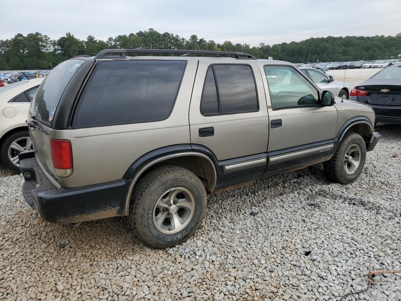 Photo 2 VIN: 1GNCS13WXY2187221 - CHEVROLET BLAZER 