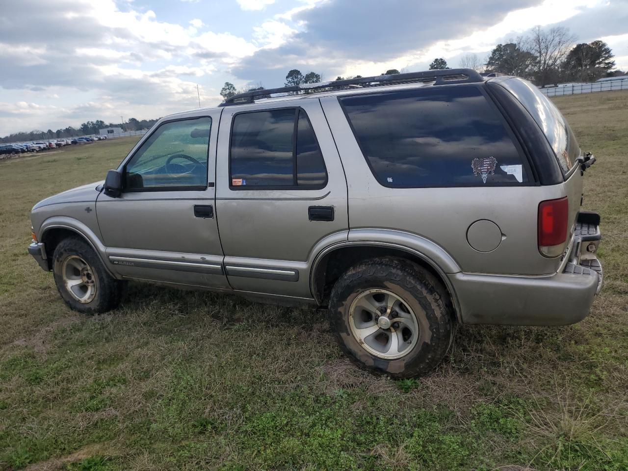 Photo 1 VIN: 1GNCS13WXY2280322 - CHEVROLET BLAZER 