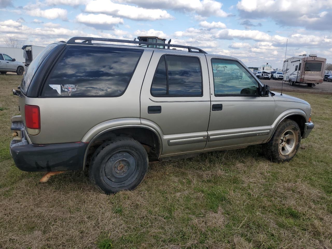 Photo 2 VIN: 1GNCS13WXY2280322 - CHEVROLET BLAZER 