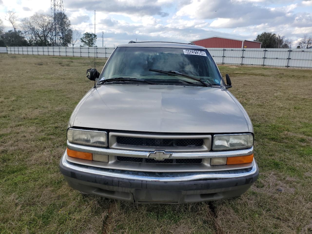 Photo 4 VIN: 1GNCS13WXY2280322 - CHEVROLET BLAZER 