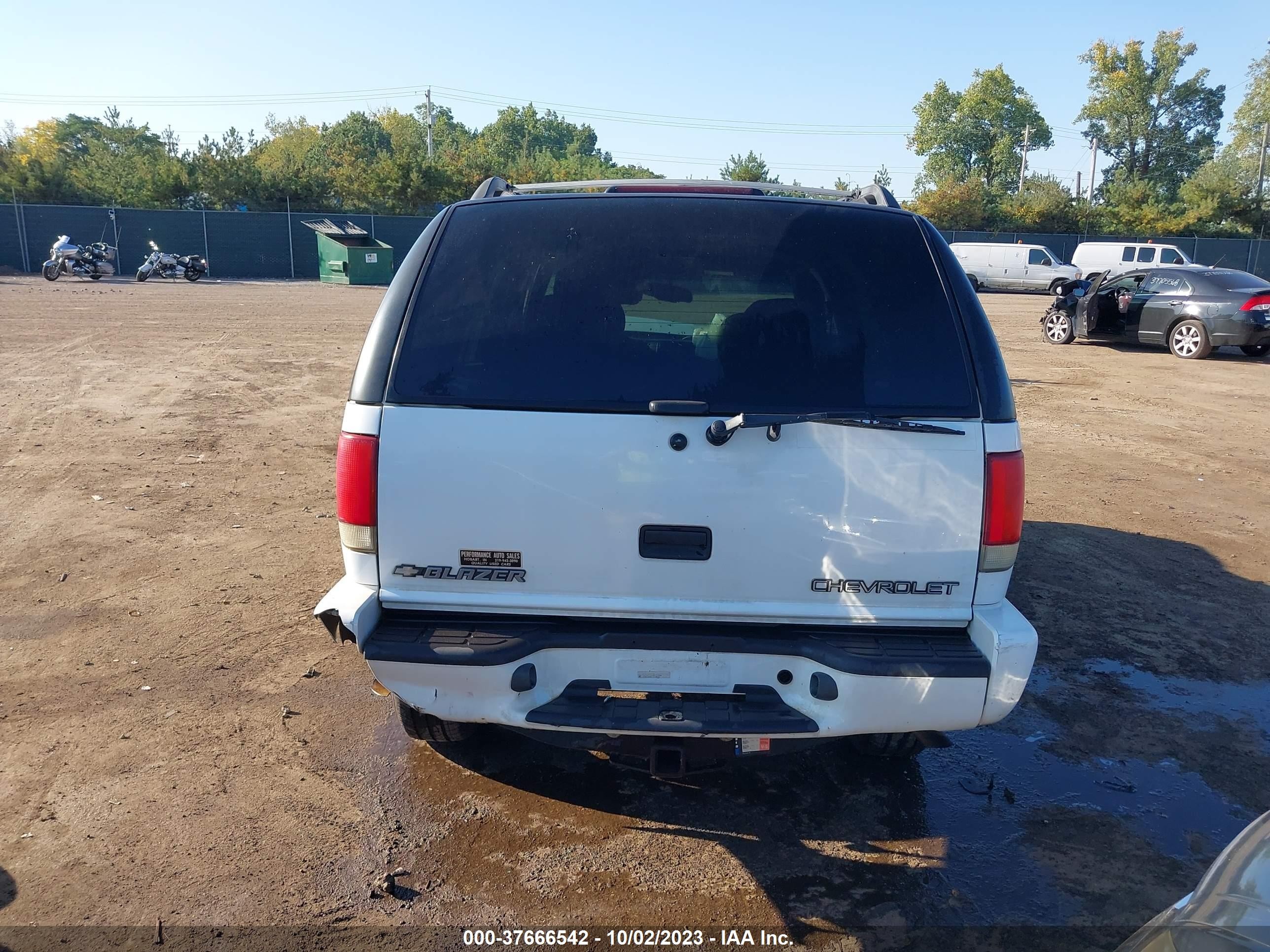 Photo 14 VIN: 1GNCS13WXY2350739 - CHEVROLET BLAZER 