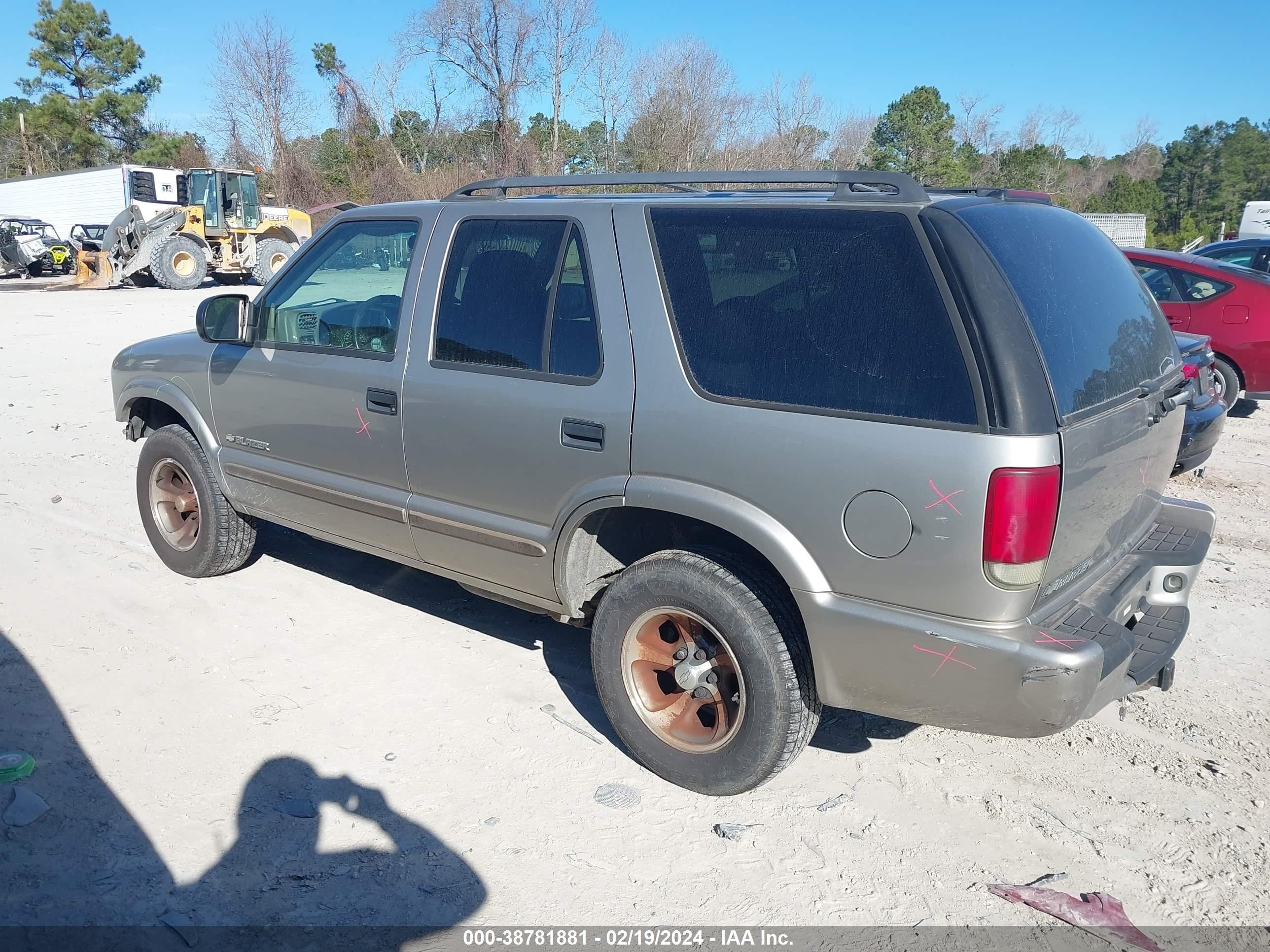 Photo 2 VIN: 1GNCS13X64K168717 - CHEVROLET BLAZER 