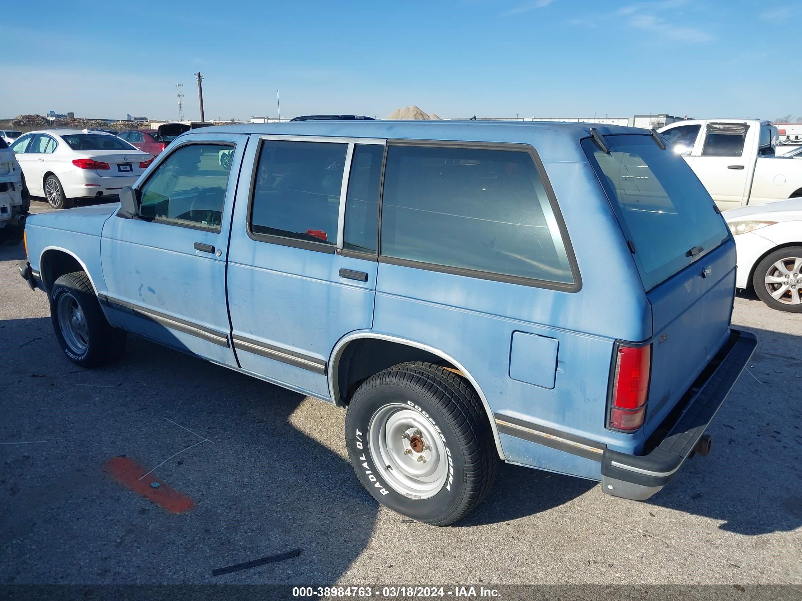 Photo 2 VIN: 1GNCS13Z8P2185539 - CHEVROLET BLAZER 