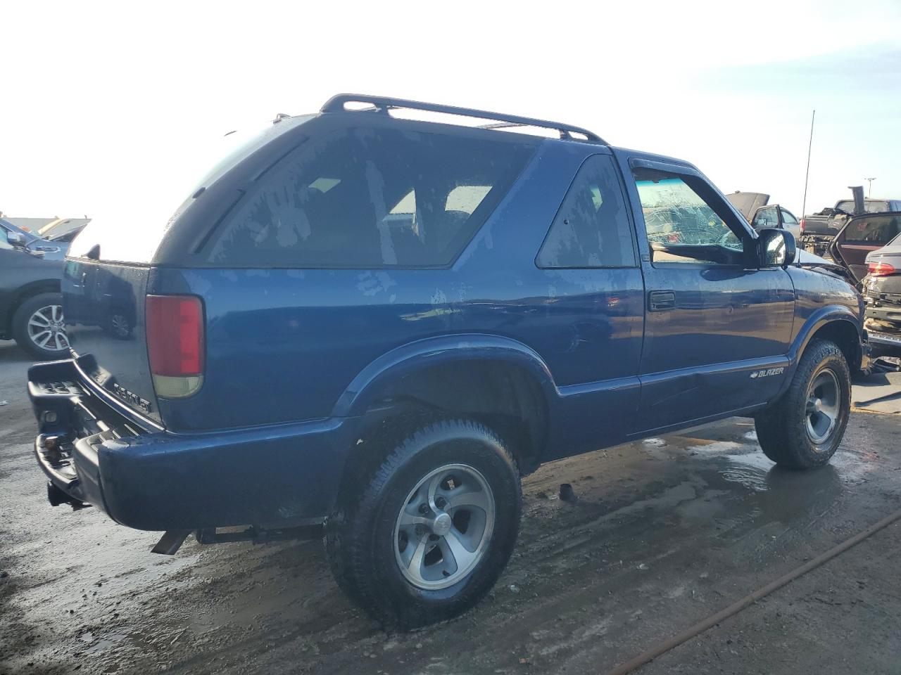 Photo 2 VIN: 1GNCS18W02K222073 - CHEVROLET BLAZER 