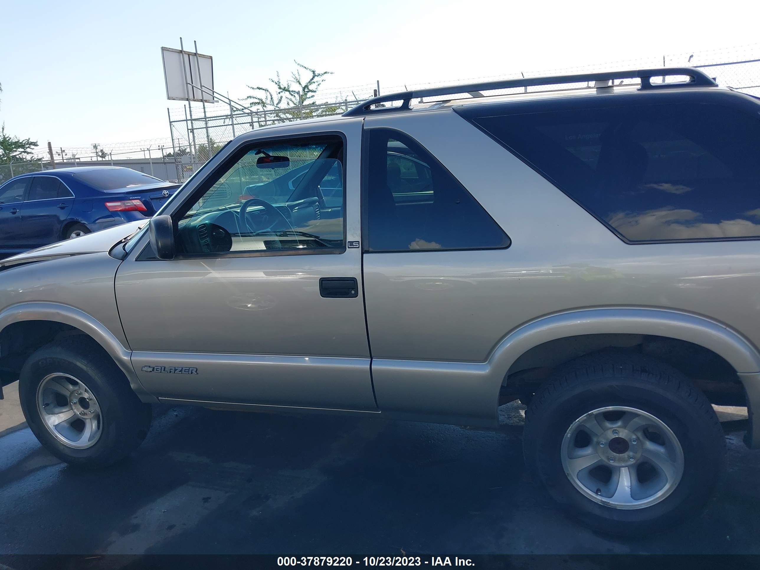 Photo 13 VIN: 1GNCS18W41K122265 - CHEVROLET BLAZER 