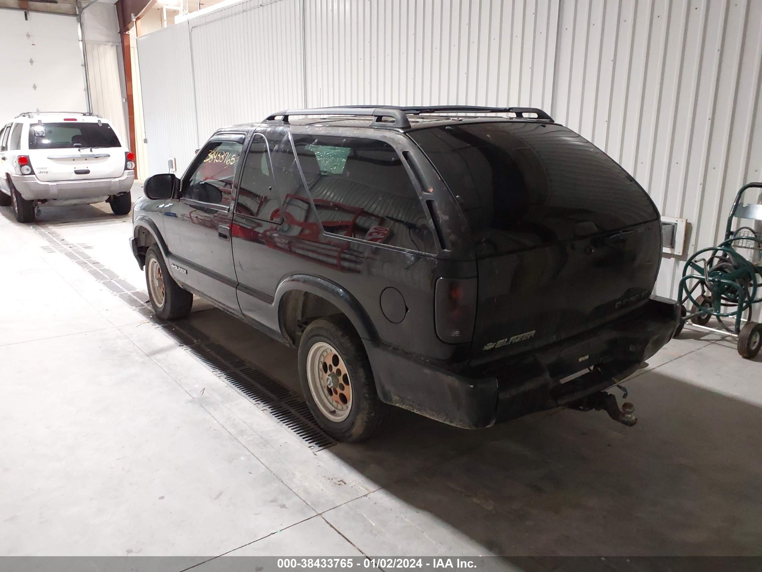 Photo 2 VIN: 1GNCS18W52K174893 - CHEVROLET BLAZER 