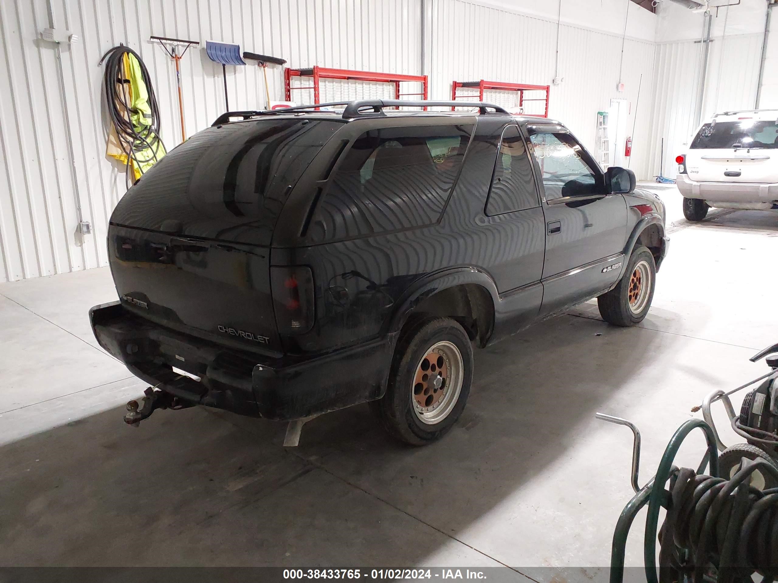 Photo 3 VIN: 1GNCS18W52K174893 - CHEVROLET BLAZER 