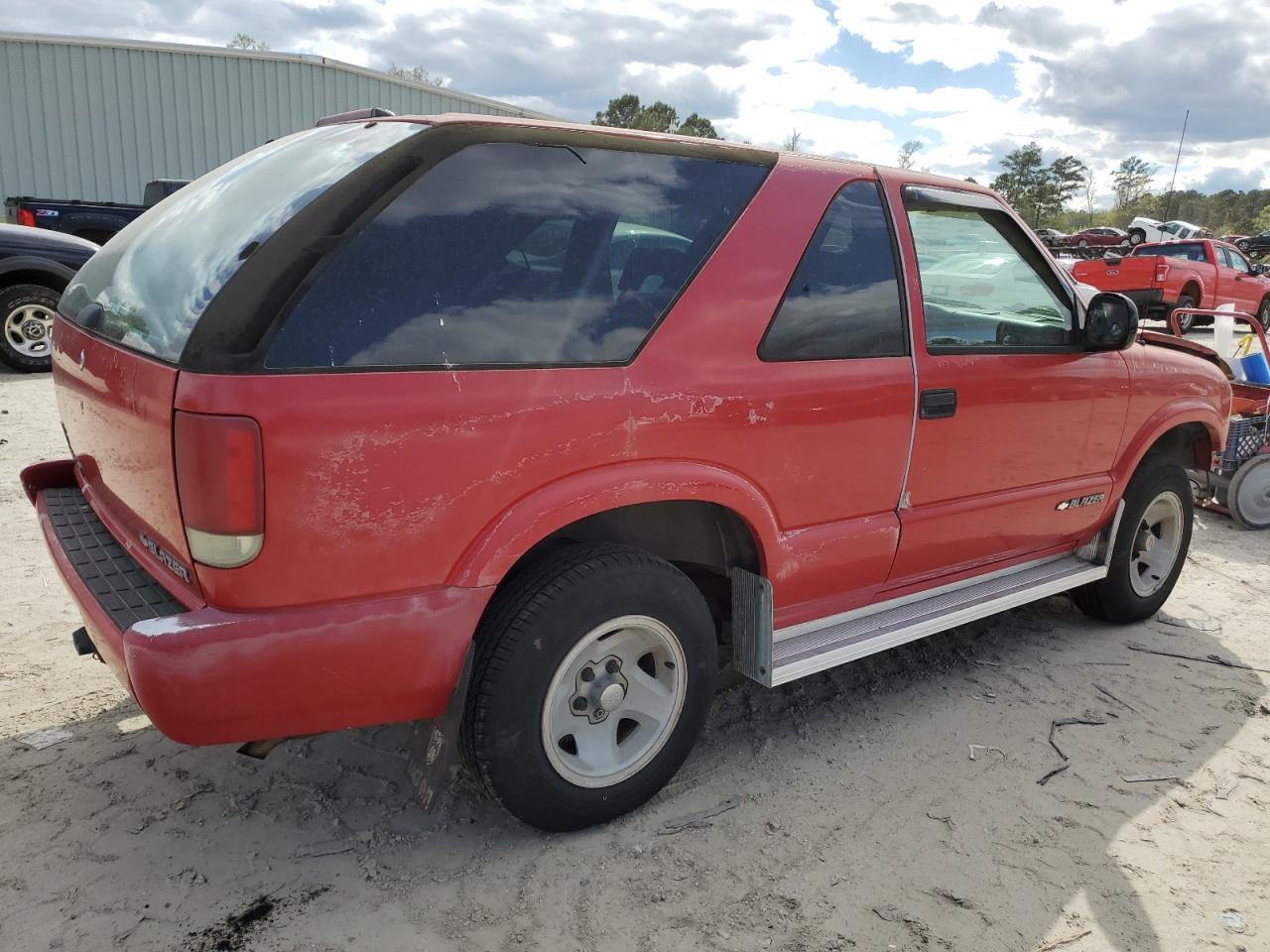 Photo 2 VIN: 1GNCS18W8S2223665 - CHEVROLET BLAZER 