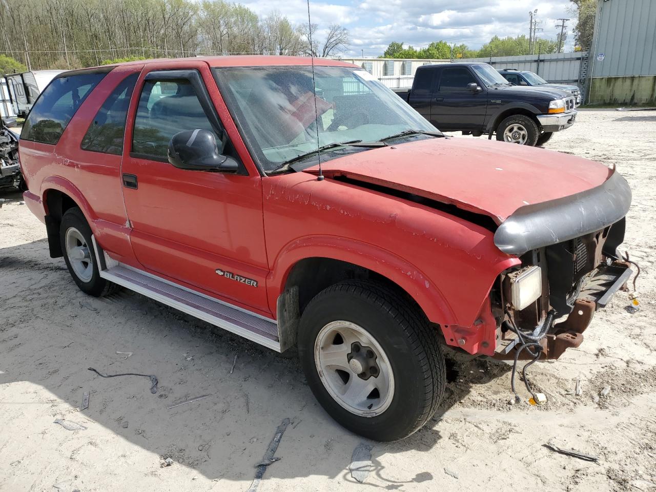 Photo 3 VIN: 1GNCS18W8S2223665 - CHEVROLET BLAZER 