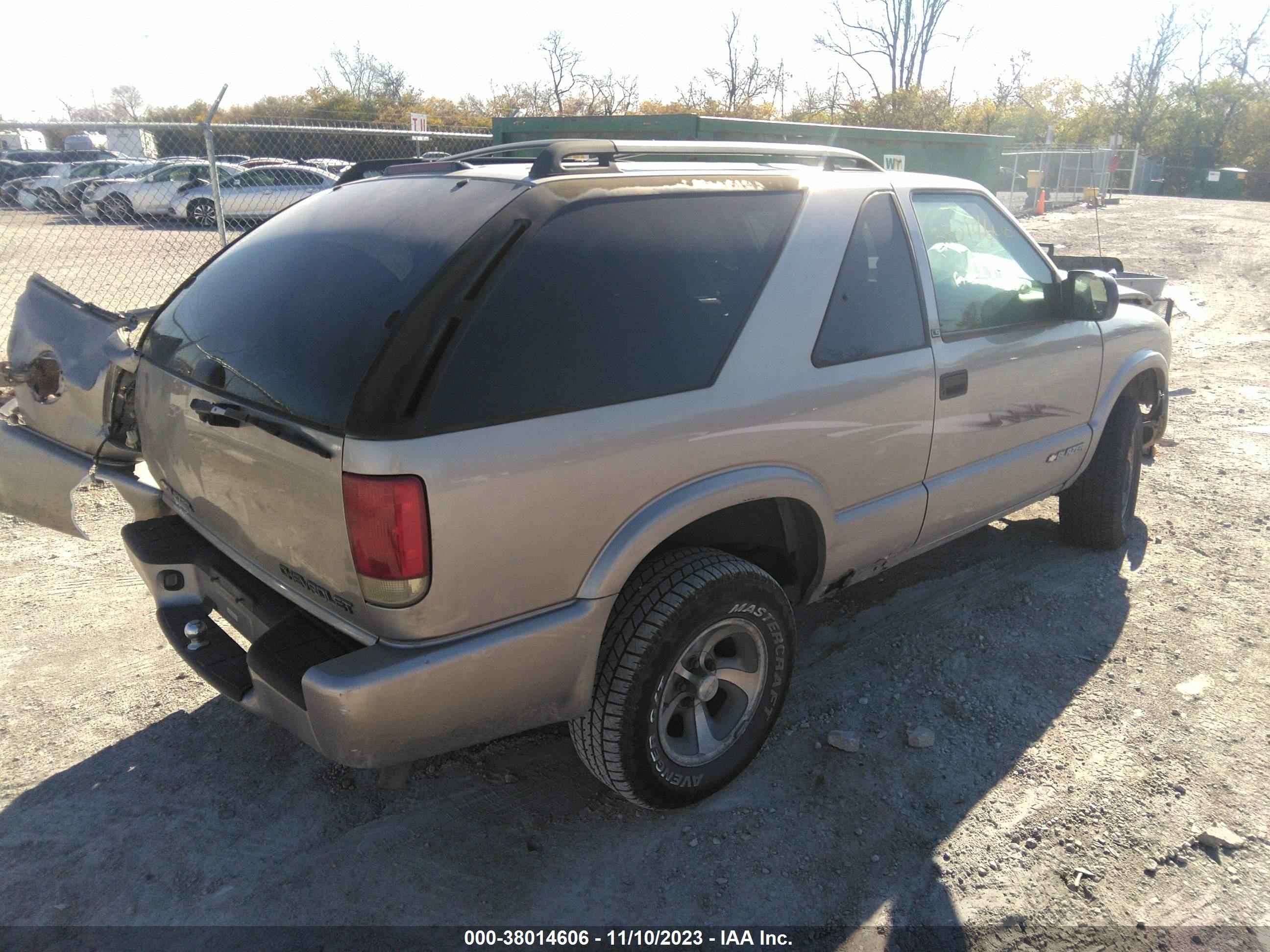 Photo 3 VIN: 1GNCS18X03K166954 - CHEVROLET BLAZER 