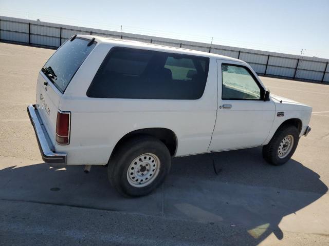 Photo 2 VIN: 1GNCT18R9H8130022 - CHEVROLET BLAZER 