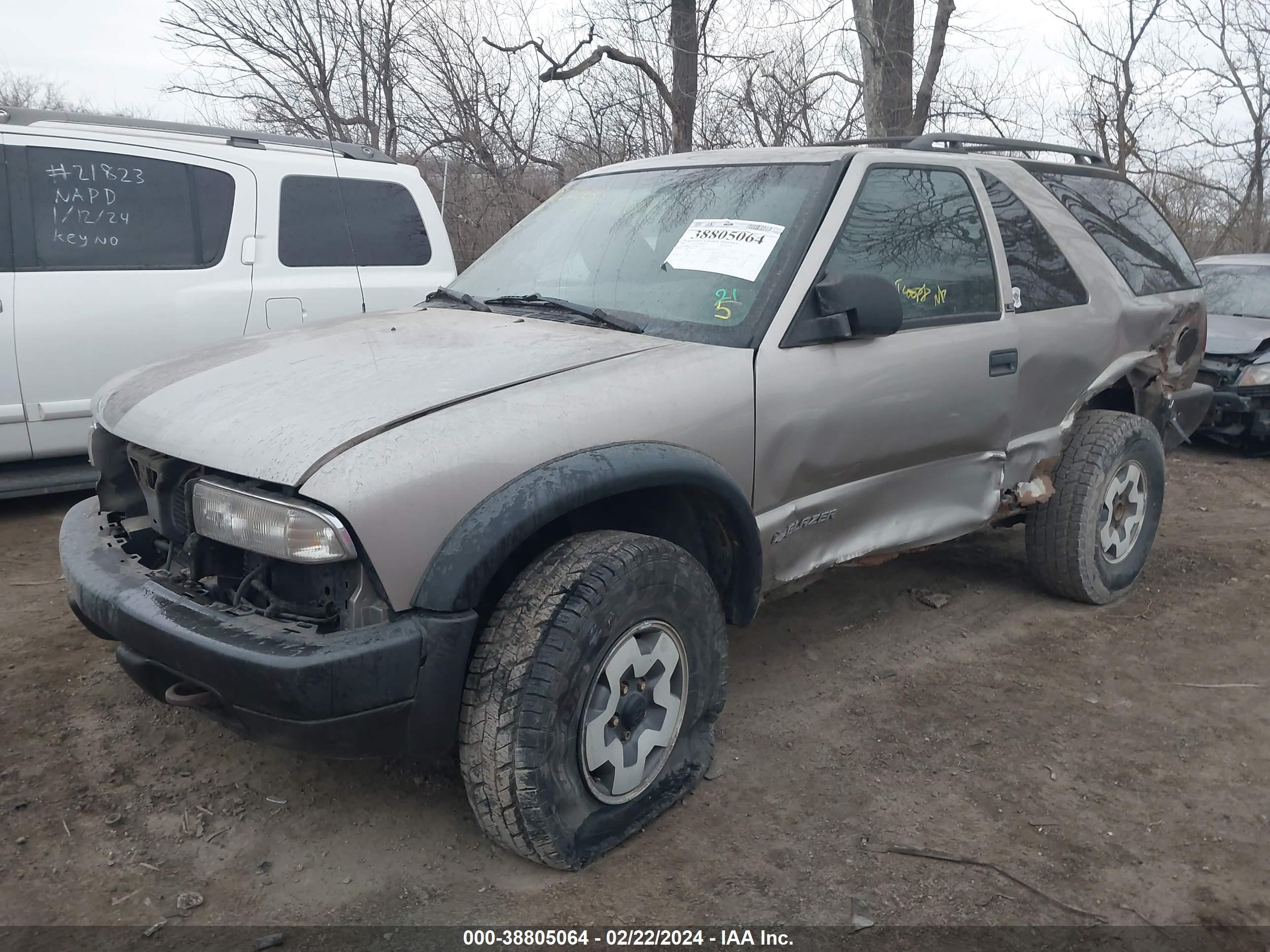 Photo 5 VIN: 1GNCT18W3YK262136 - CHEVROLET BLAZER 