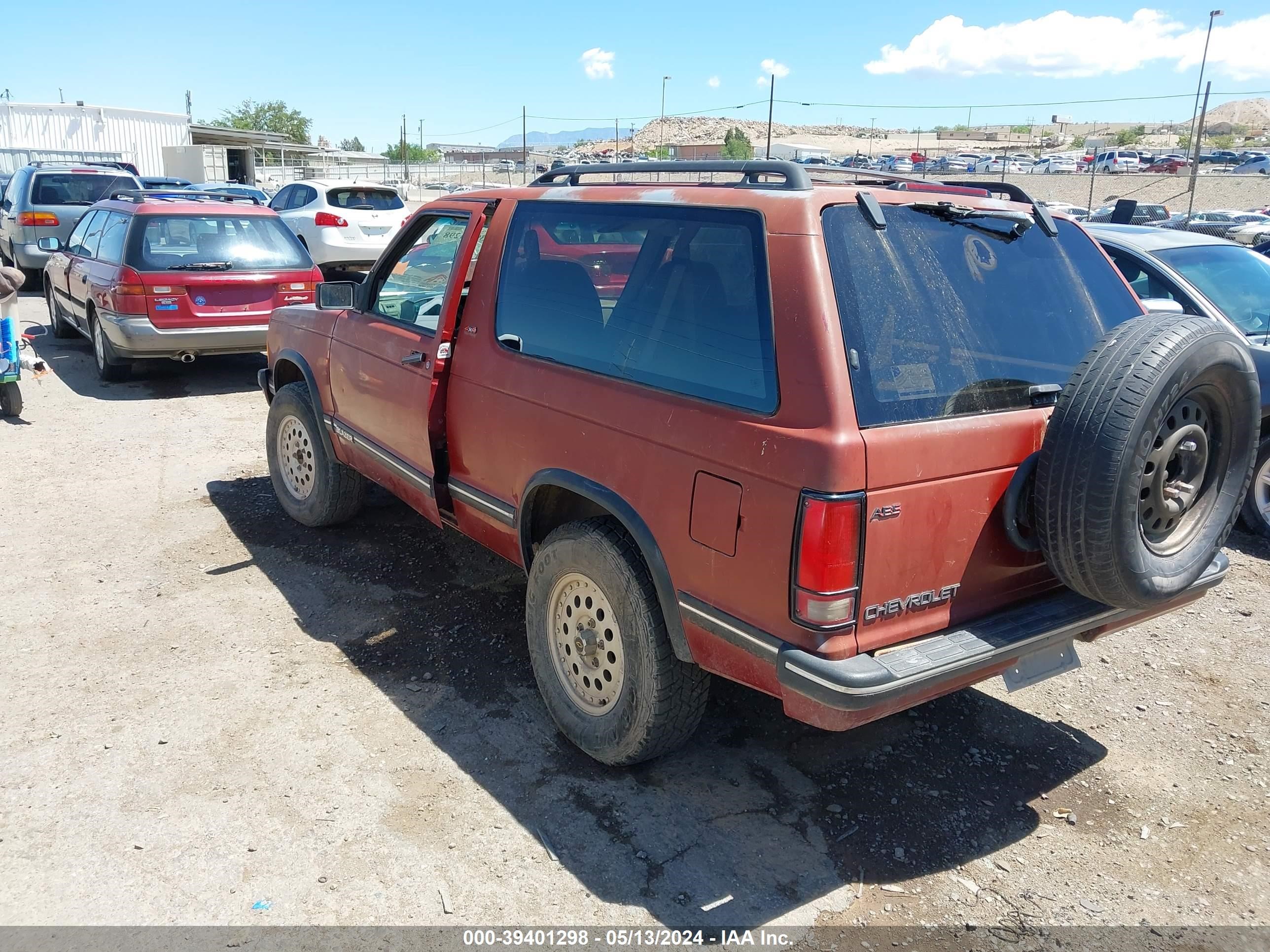 Photo 2 VIN: 1GNCT18W5R0101767 - CHEVROLET BLAZER 