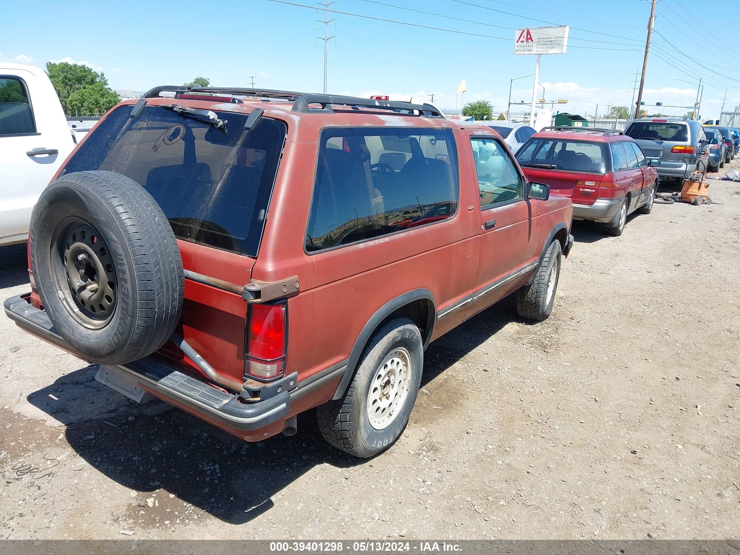 Photo 3 VIN: 1GNCT18W5R0101767 - CHEVROLET BLAZER 