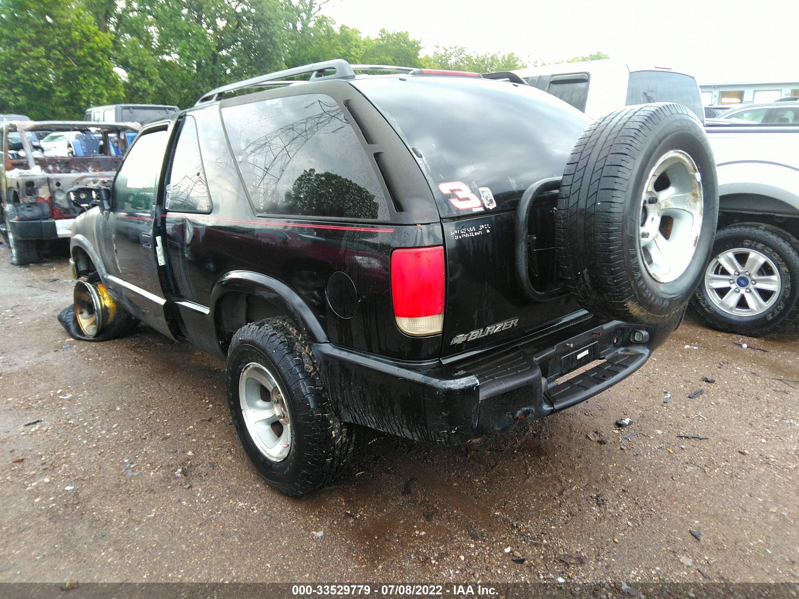 Photo 2 VIN: 1GNCT18W6XK166287 - CHEVROLET BLAZER 