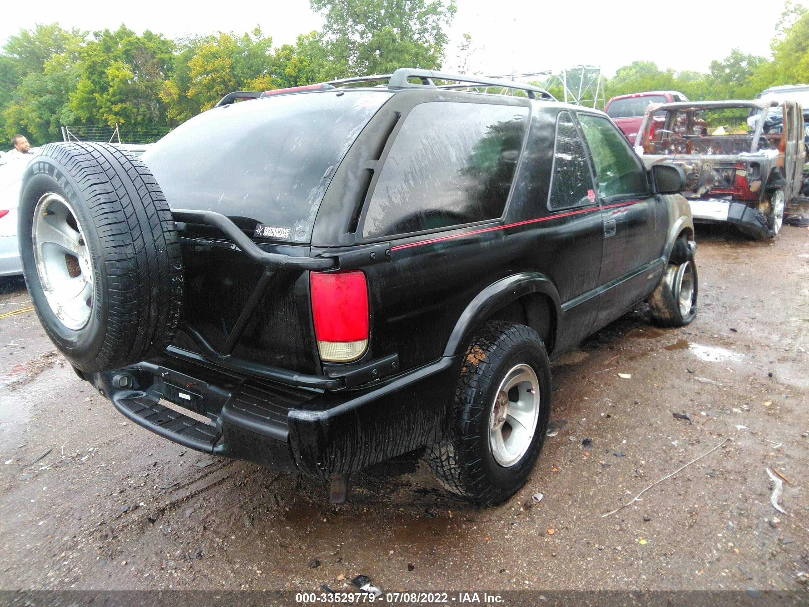 Photo 3 VIN: 1GNCT18W6XK166287 - CHEVROLET BLAZER 