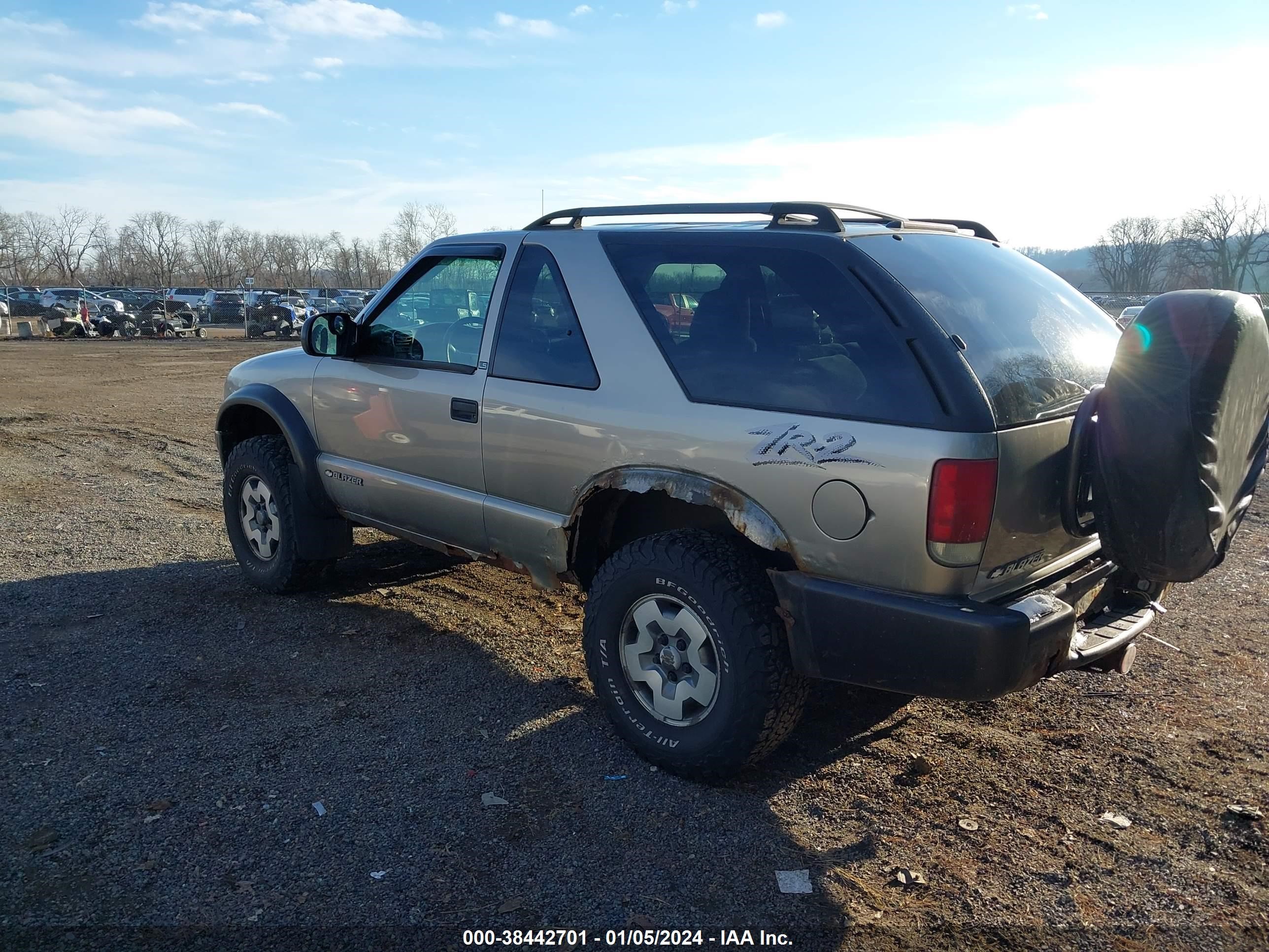 Photo 2 VIN: 1GNCT18W72K223198 - CHEVROLET BLAZER 