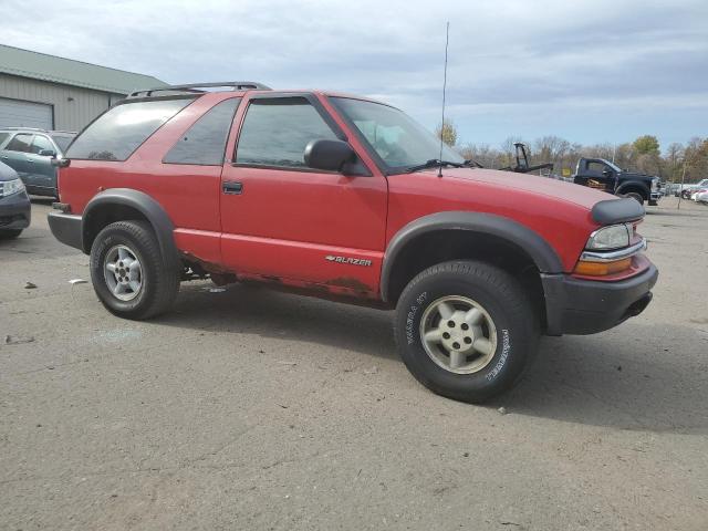 Photo 3 VIN: 1GNCT18W8YK155812 - CHEVROLET BLAZER 