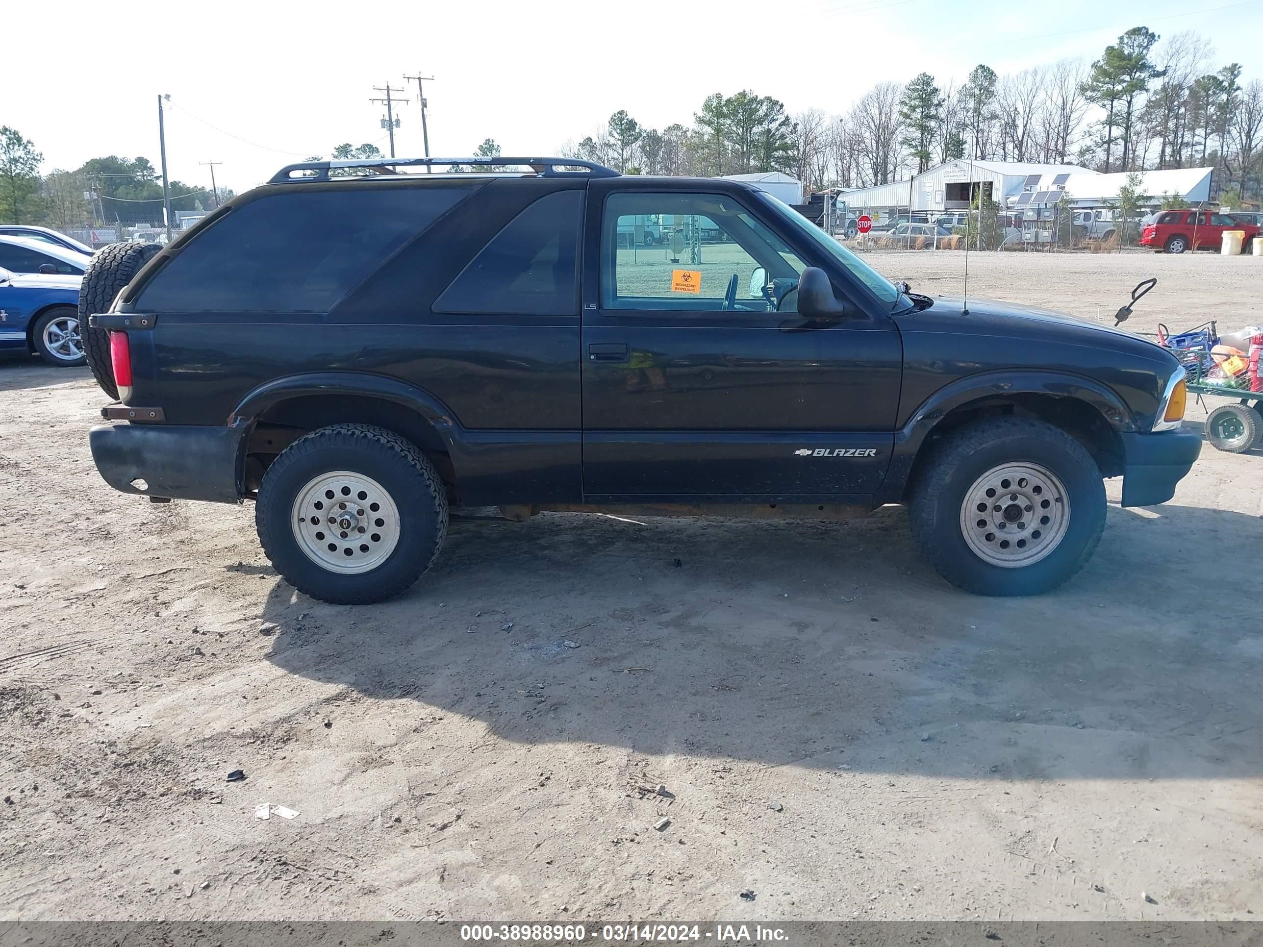 Photo 5 VIN: 1GNCT18W9S2111342 - CHEVROLET BLAZER 