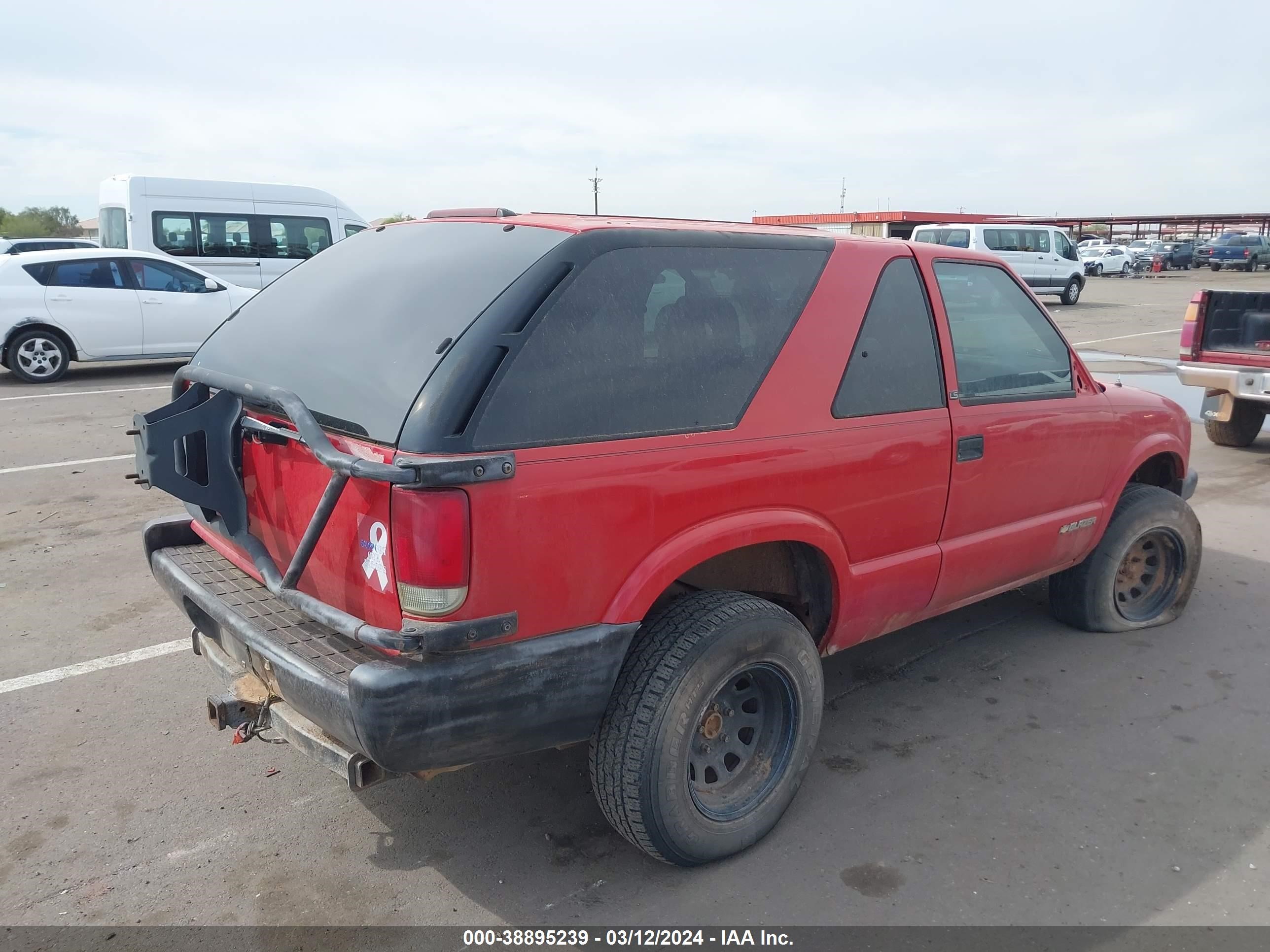 Photo 3 VIN: 1GNCT18W9TK224385 - CHEVROLET BLAZER 