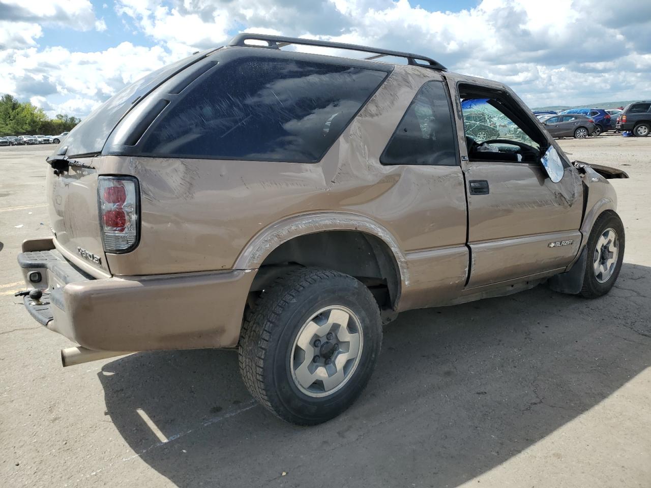 Photo 2 VIN: 1GNCT18X73K185885 - CHEVROLET BLAZER 