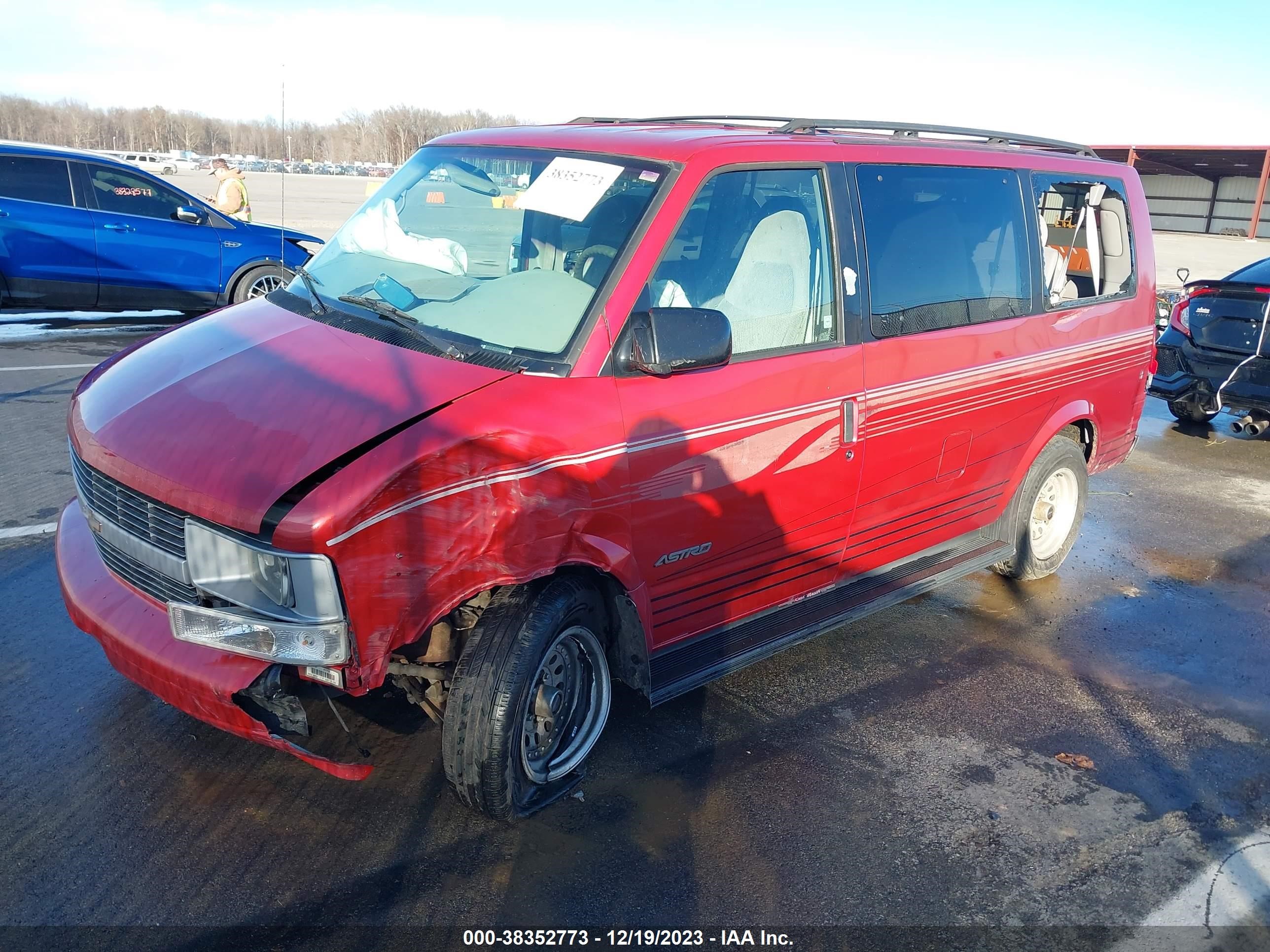 Photo 1 VIN: 1GNDM19W0VB142466 - CHEVROLET ASTRO 