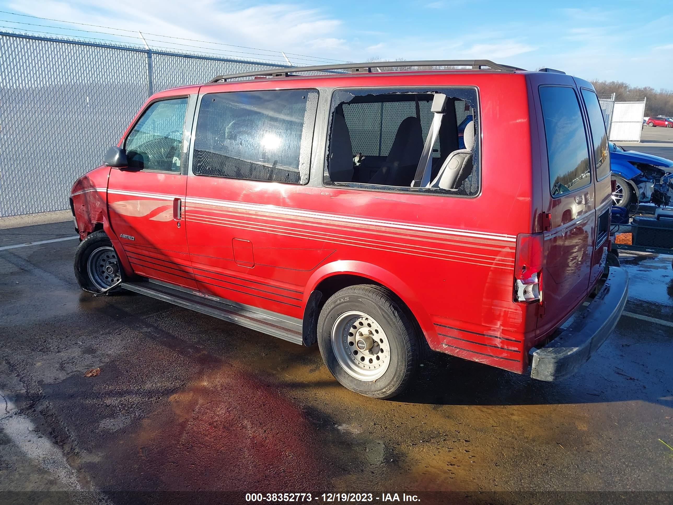 Photo 2 VIN: 1GNDM19W0VB142466 - CHEVROLET ASTRO 