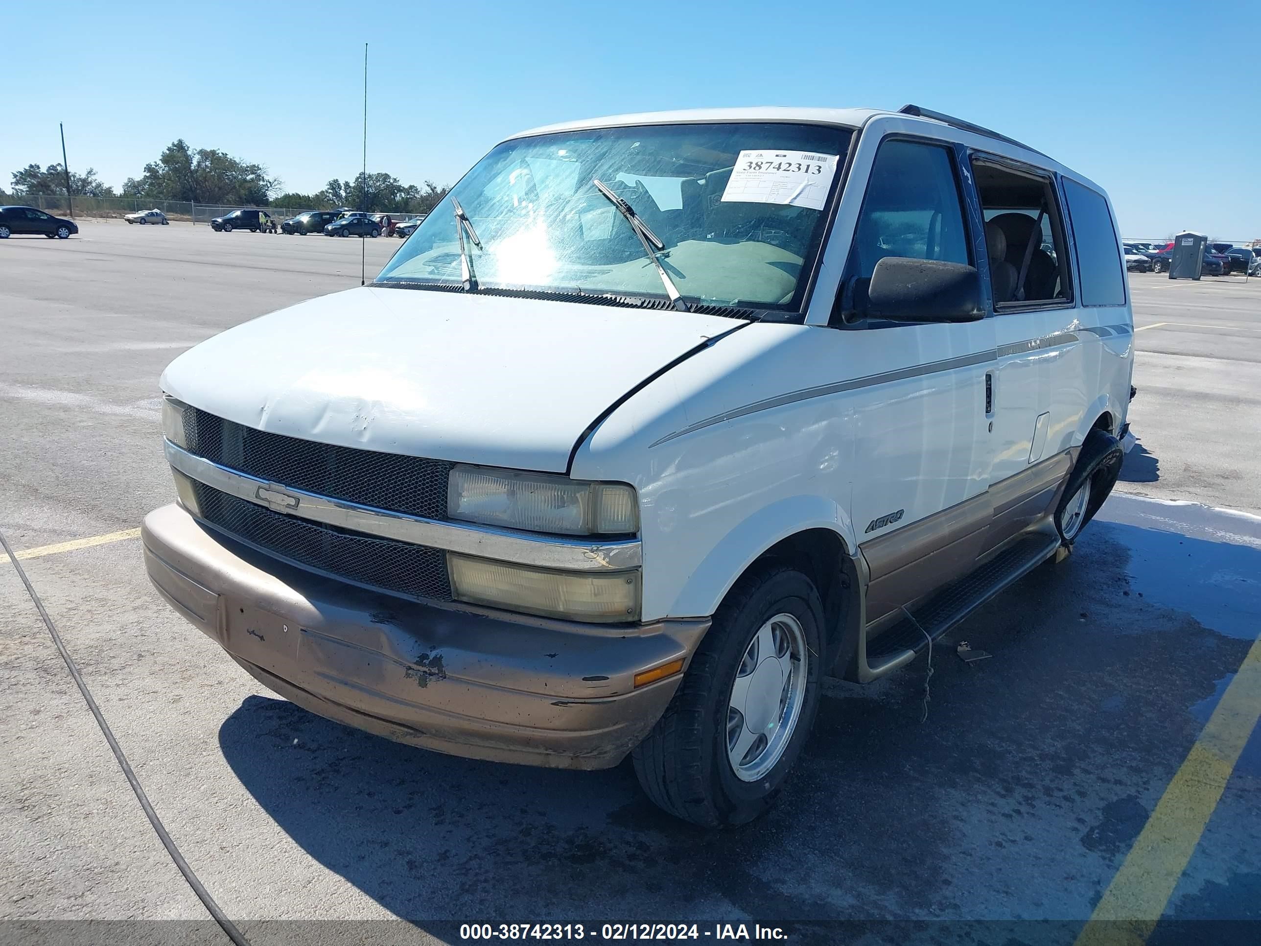 Photo 1 VIN: 1GNDM19W0YB148711 - CHEVROLET ASTRO 