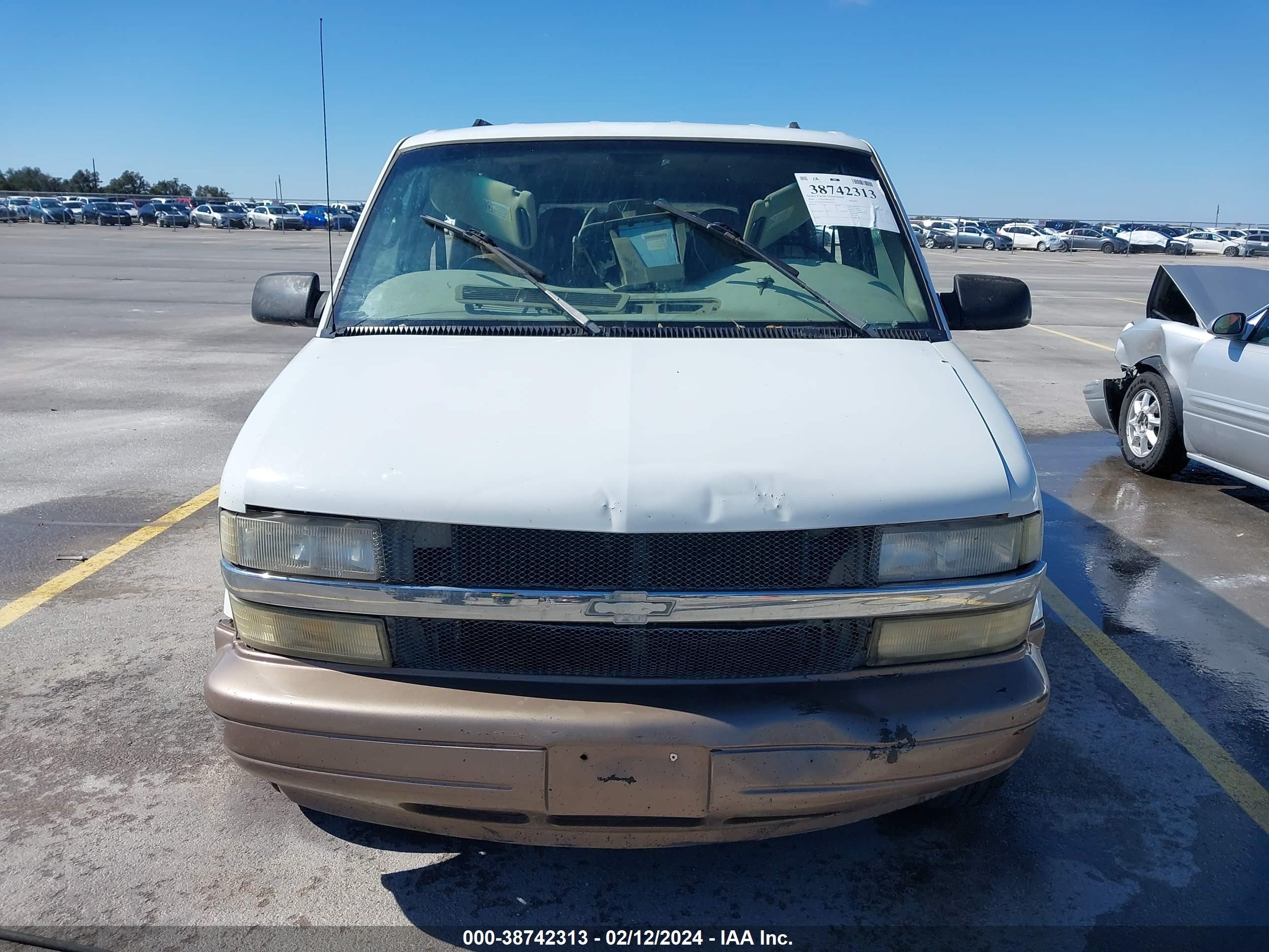 Photo 11 VIN: 1GNDM19W0YB148711 - CHEVROLET ASTRO 