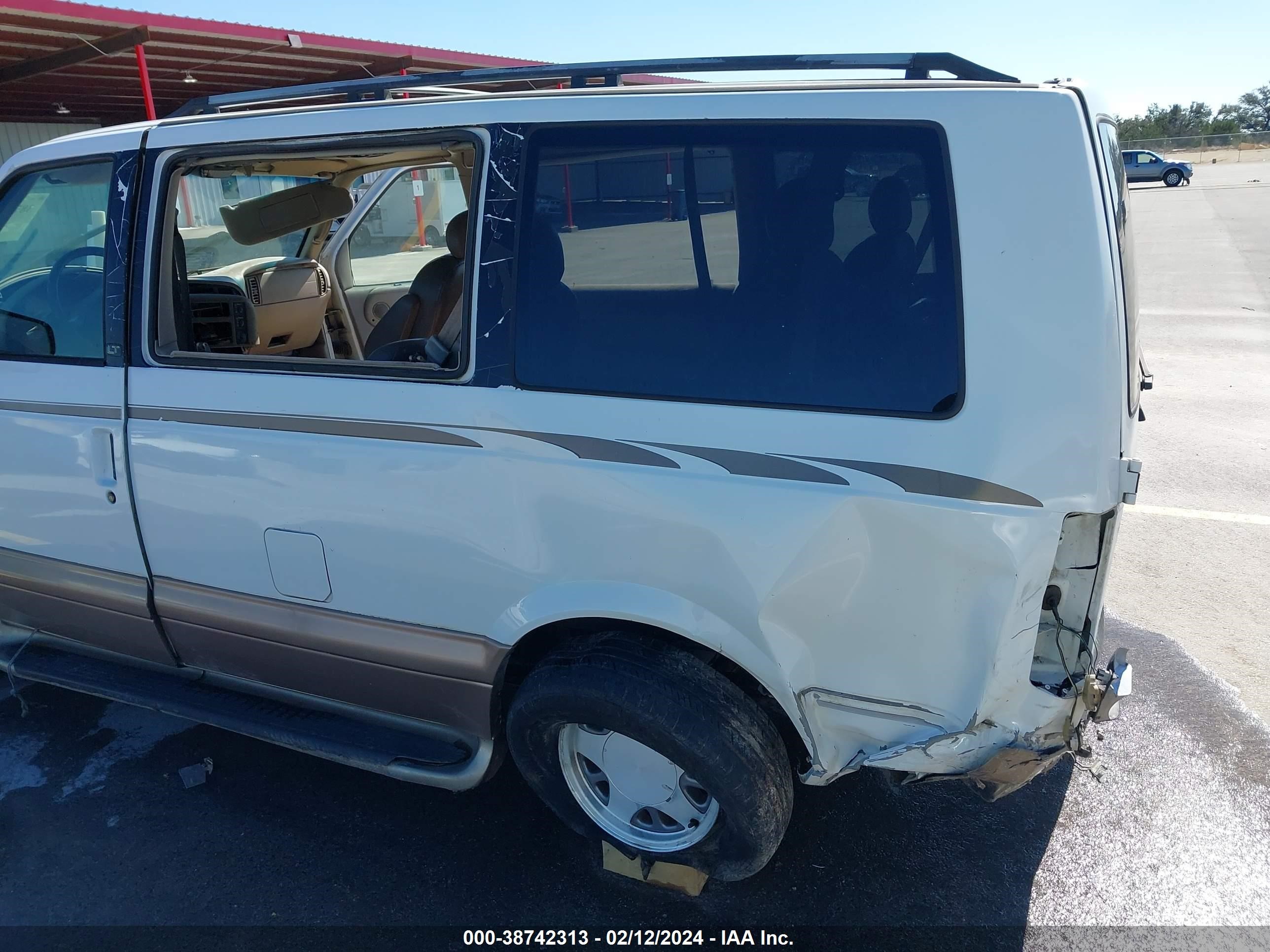 Photo 17 VIN: 1GNDM19W0YB148711 - CHEVROLET ASTRO 