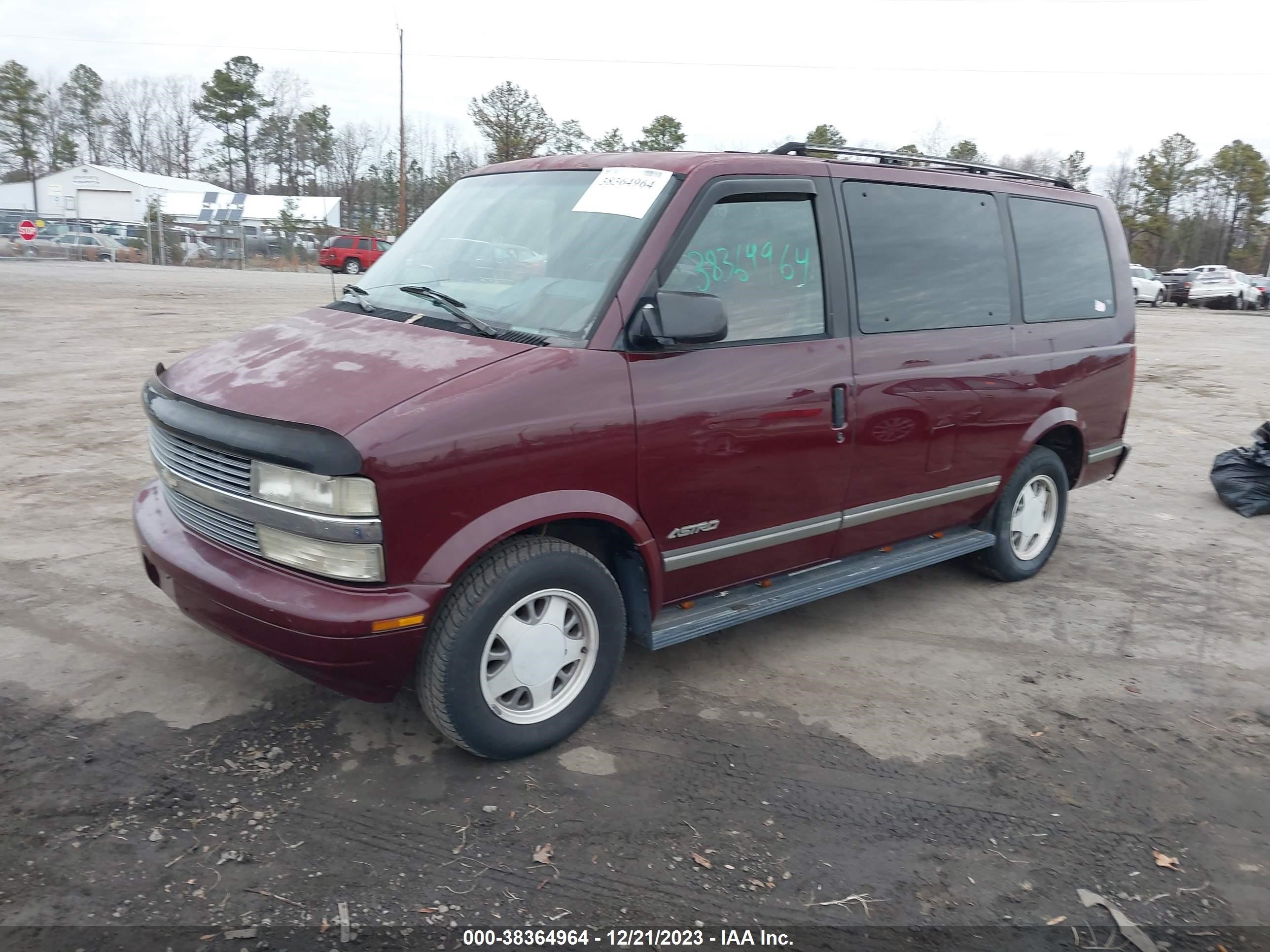 Photo 1 VIN: 1GNDM19W1SB256097 - CHEVROLET ASTRO 