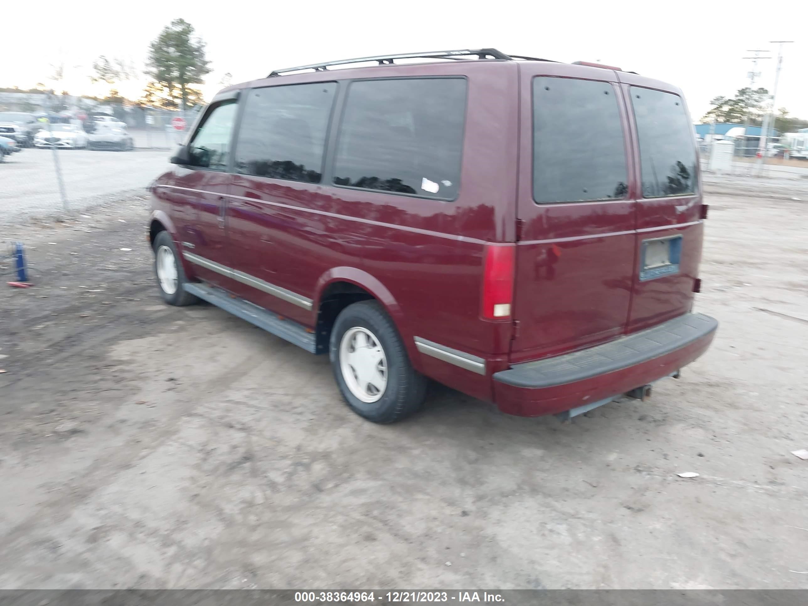 Photo 2 VIN: 1GNDM19W1SB256097 - CHEVROLET ASTRO 