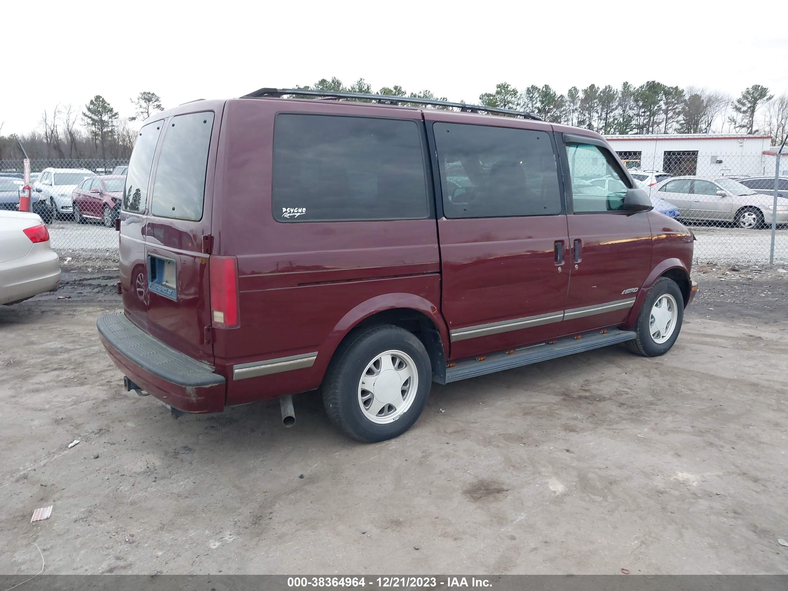 Photo 3 VIN: 1GNDM19W1SB256097 - CHEVROLET ASTRO 