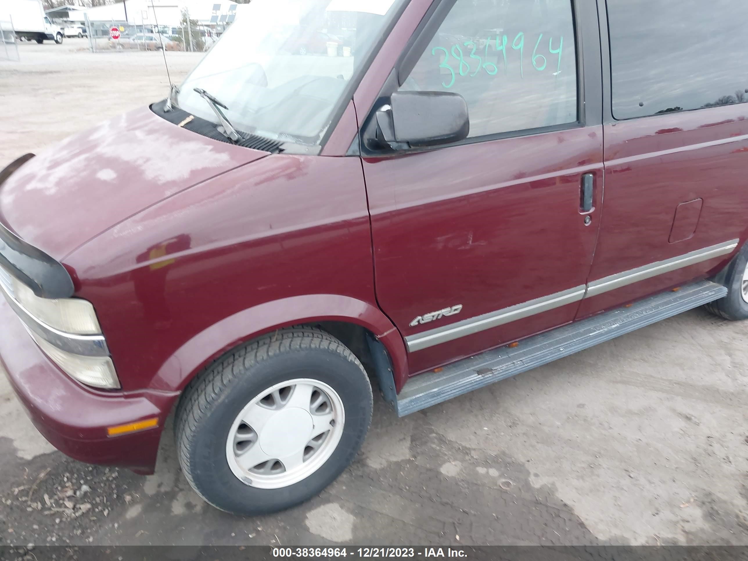 Photo 5 VIN: 1GNDM19W1SB256097 - CHEVROLET ASTRO 