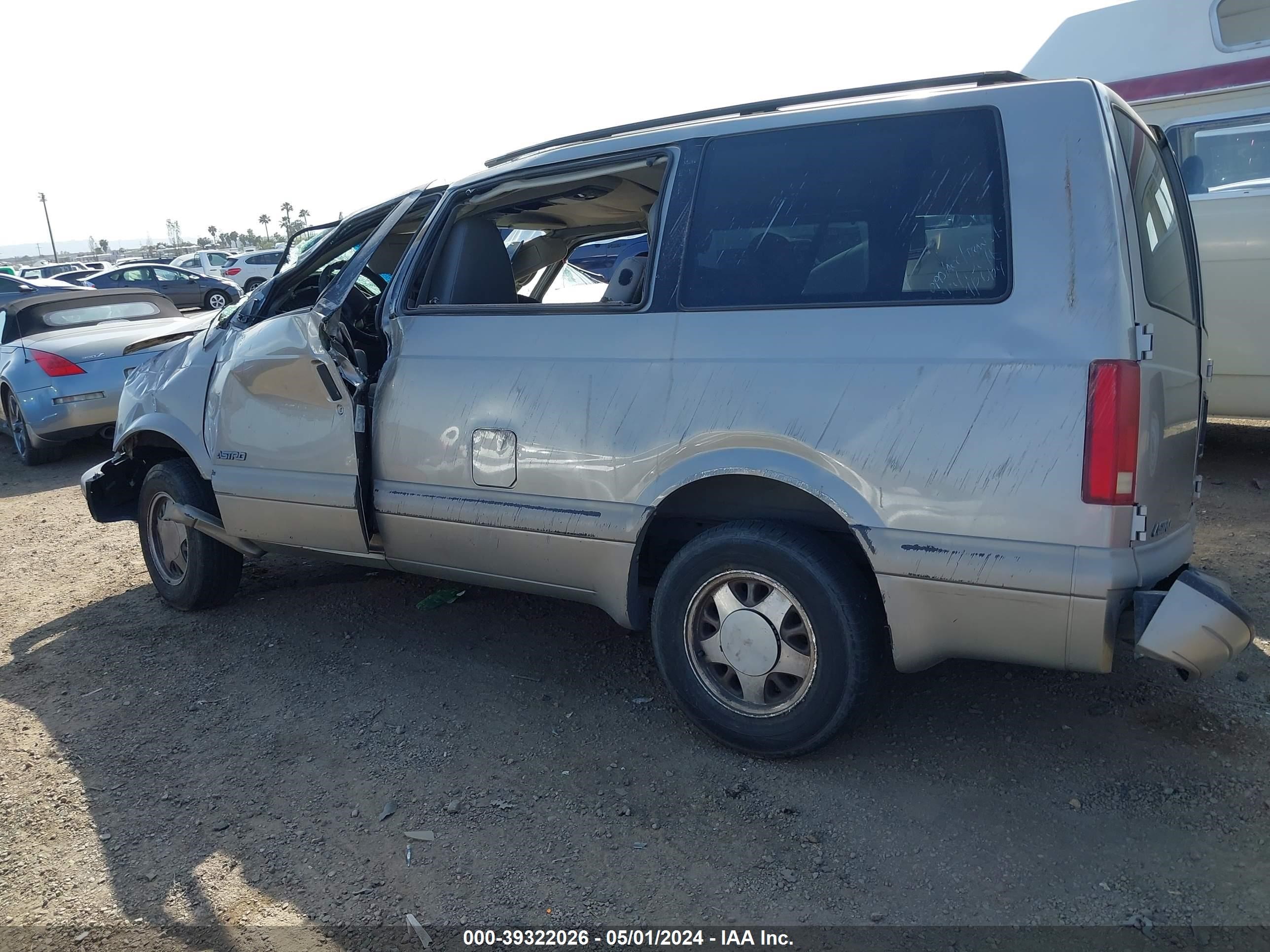 Photo 13 VIN: 1GNDM19W31B134100 - CHEVROLET ASTRO 