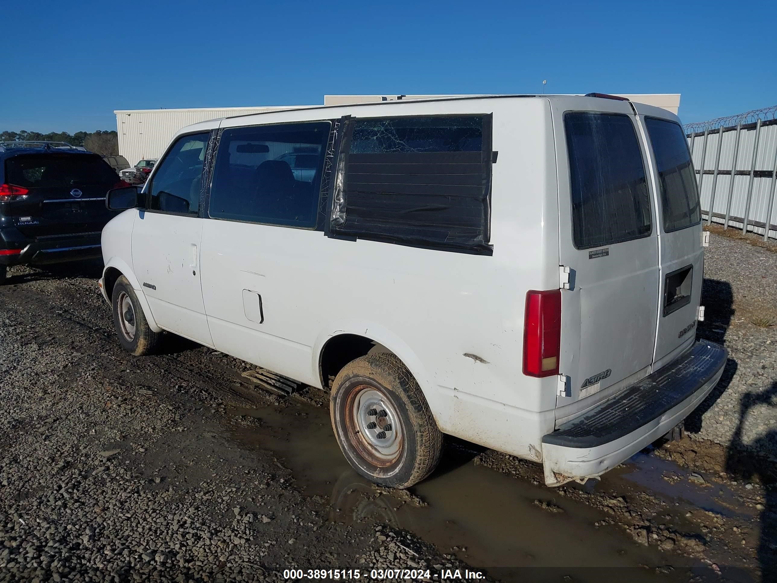 Photo 2 VIN: 1GNDM19W3YB187938 - CHEVROLET ASTRO 