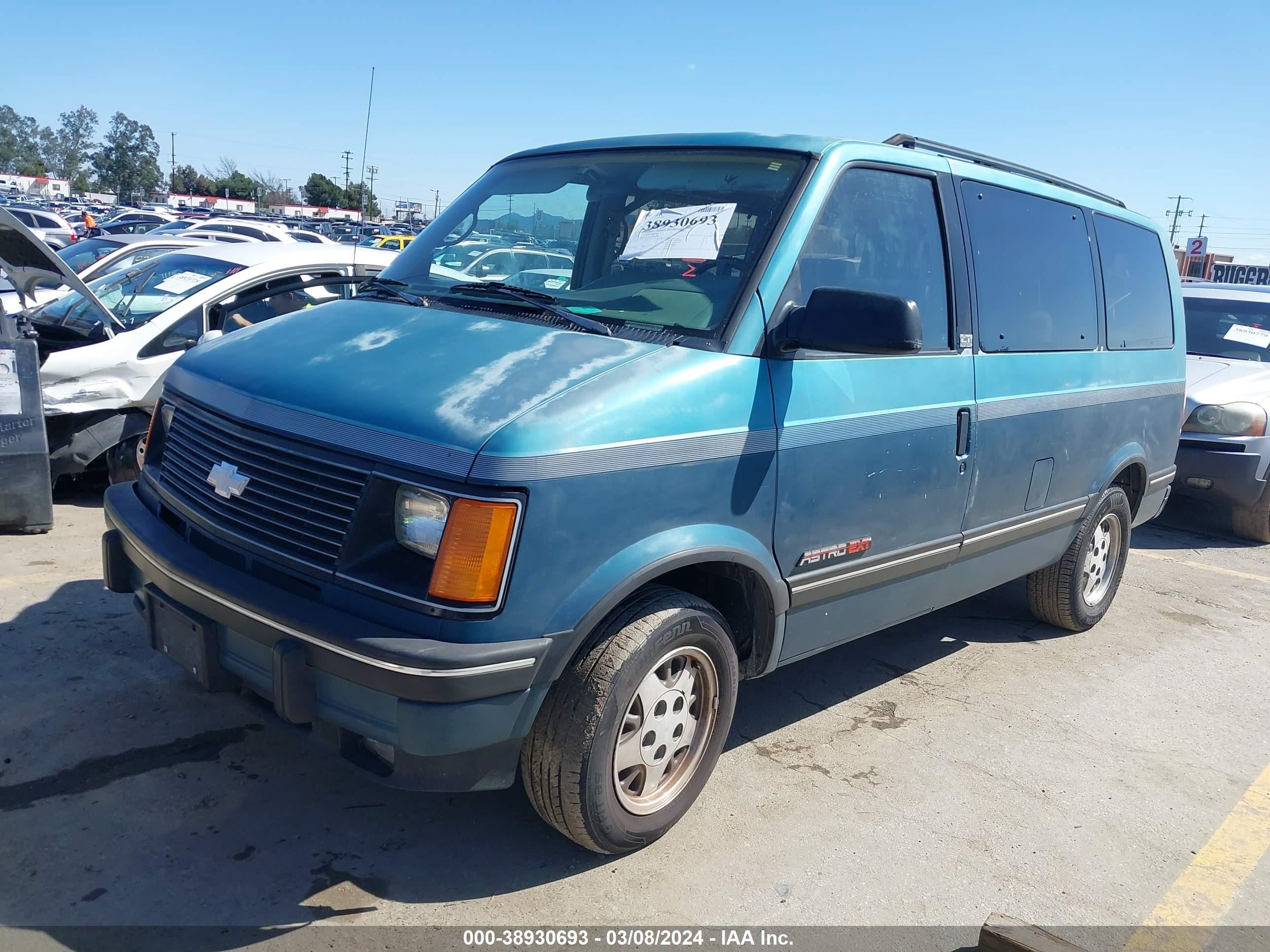 Photo 1 VIN: 1GNDM19W4PB160794 - CHEVROLET ASTRO 