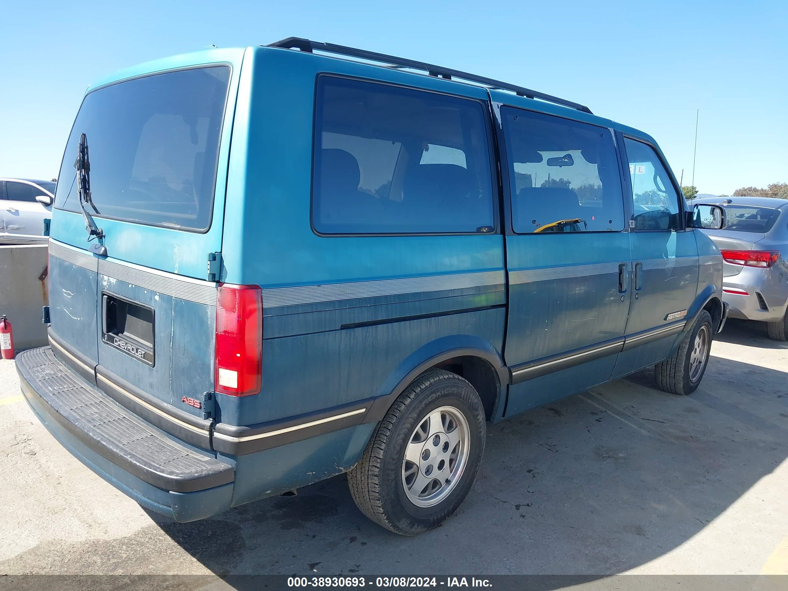 Photo 3 VIN: 1GNDM19W4PB160794 - CHEVROLET ASTRO 