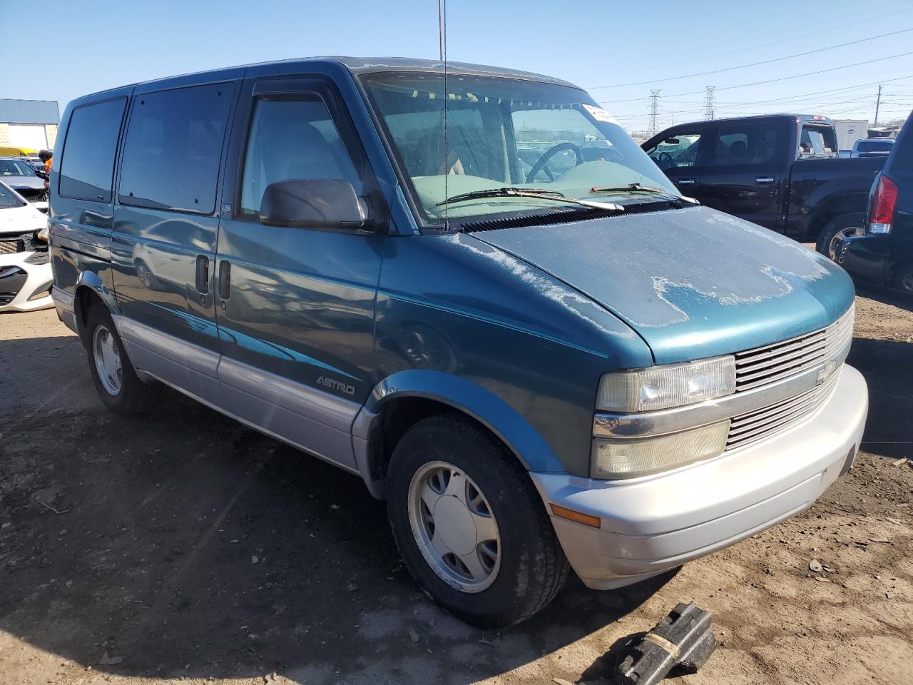 Photo 3 VIN: 1GNDM19W5VB208865 - CHEVROLET ASTRO 