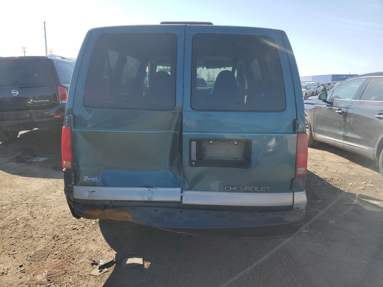 Photo 5 VIN: 1GNDM19W5VB208865 - CHEVROLET ASTRO 