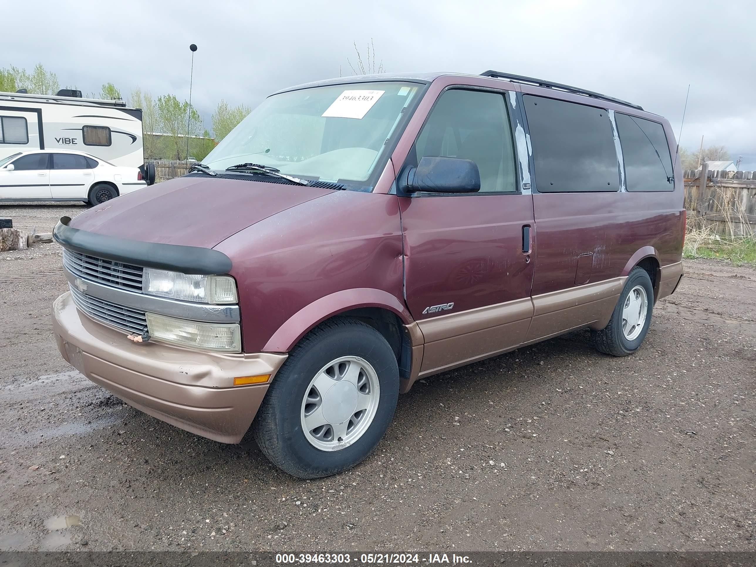 Photo 1 VIN: 1GNDM19W6VB174466 - CHEVROLET ASTRO 