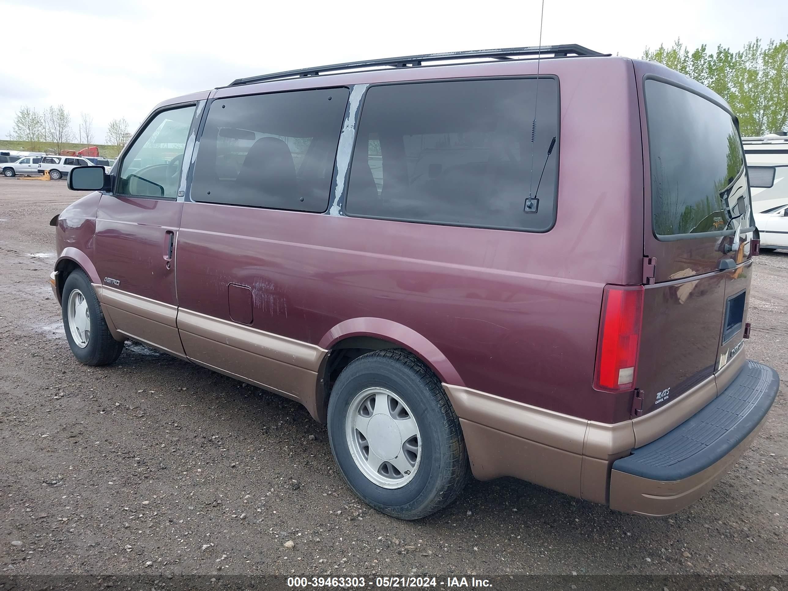 Photo 2 VIN: 1GNDM19W6VB174466 - CHEVROLET ASTRO 