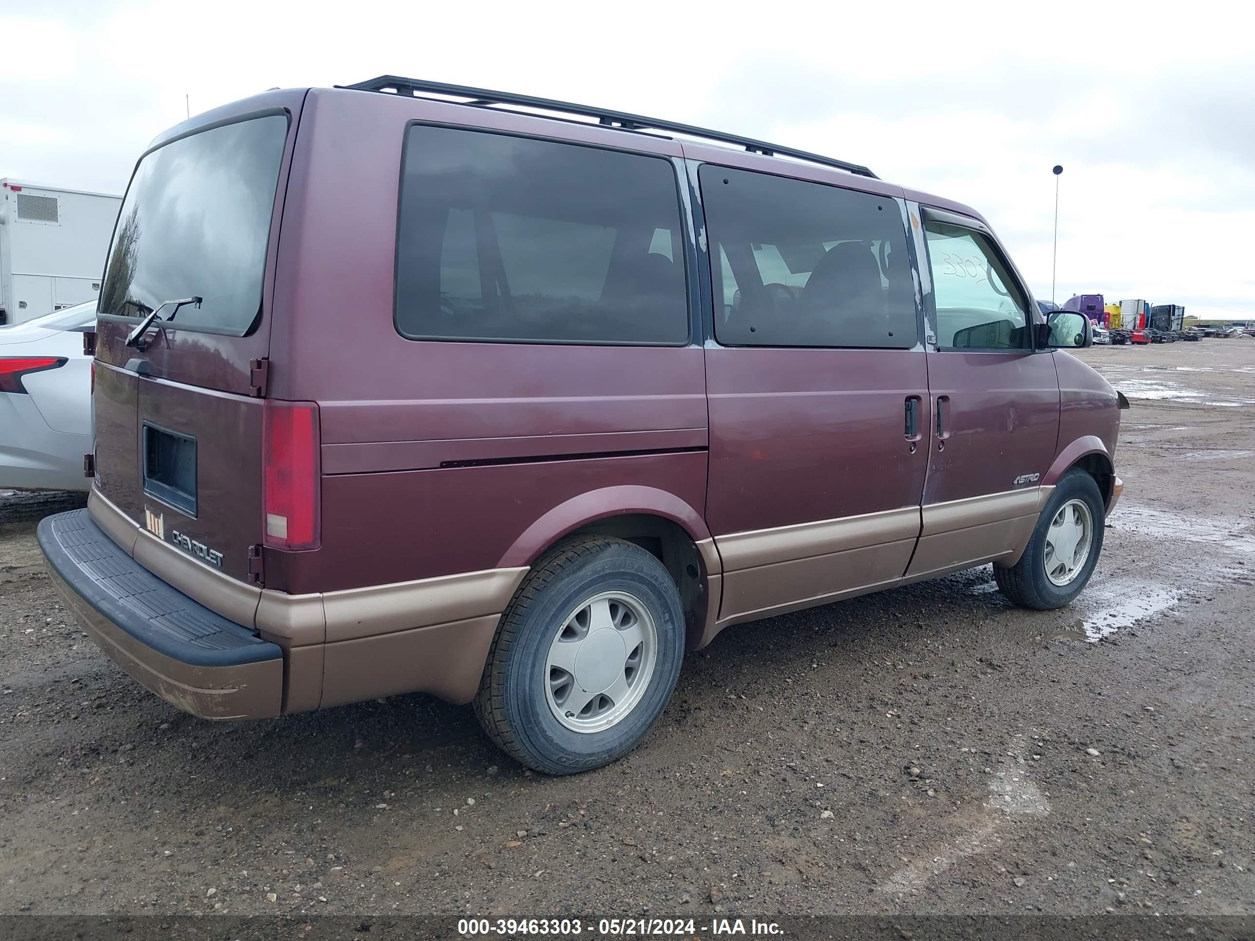 Photo 3 VIN: 1GNDM19W6VB174466 - CHEVROLET ASTRO 