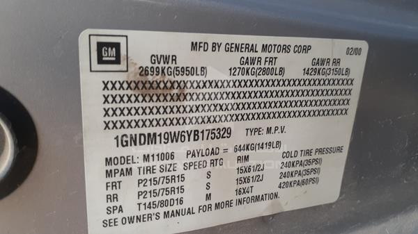 Photo 2 VIN: 1GNDM19W6YB175329 - CHEVROLET ASTRO 