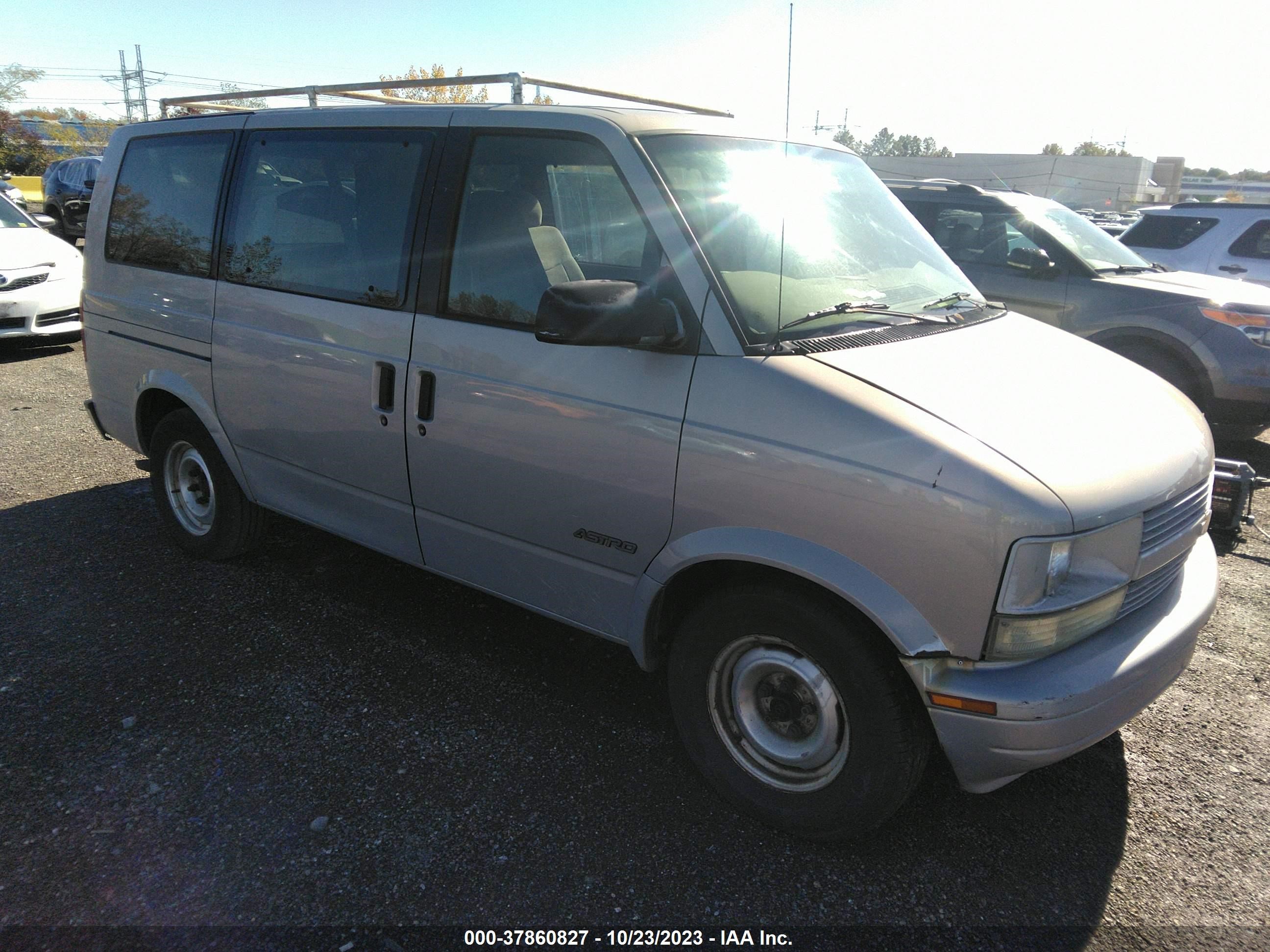 Photo 0 VIN: 1GNDM19W6YB191322 - CHEVROLET ASTRO 