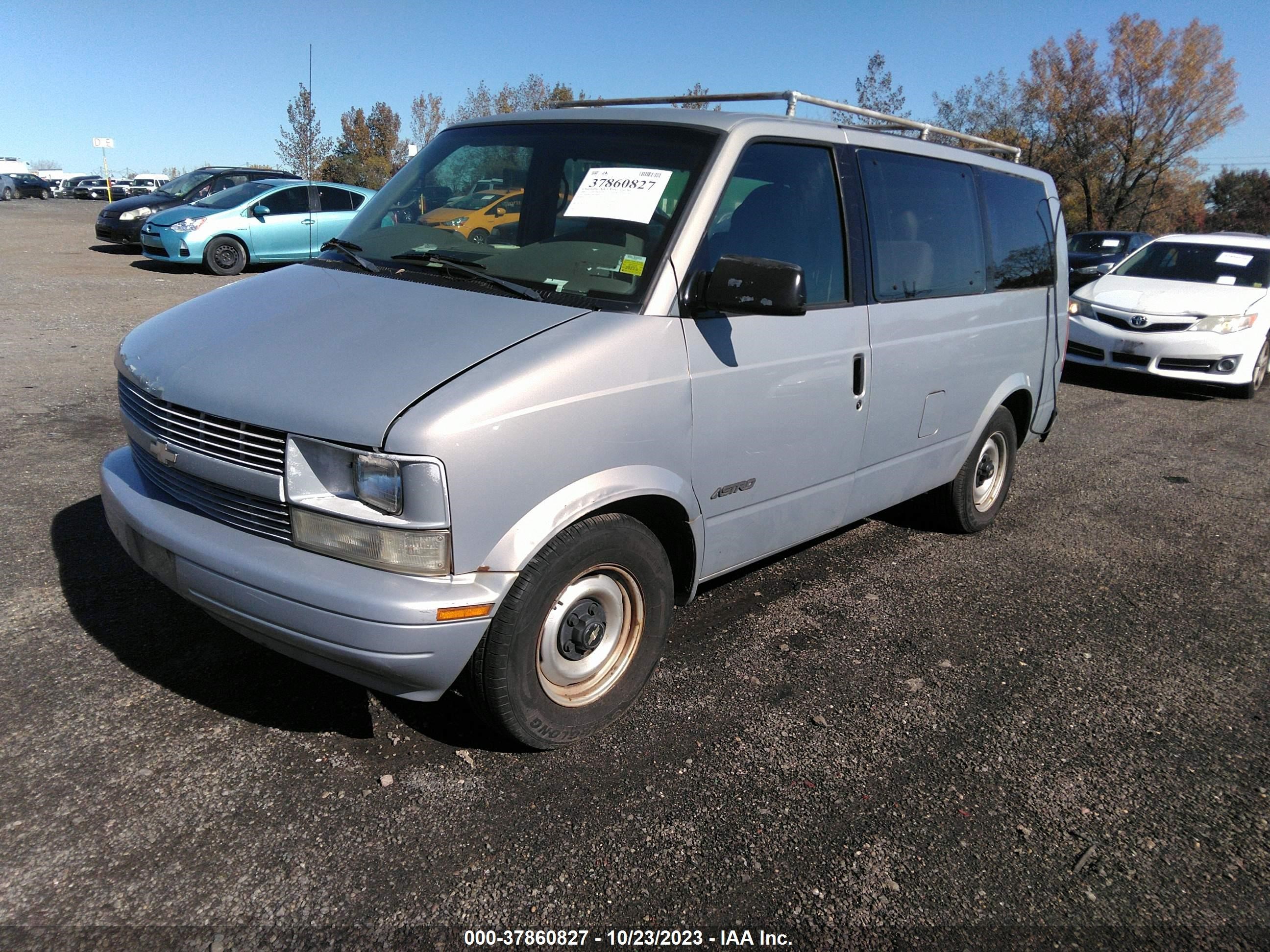 Photo 1 VIN: 1GNDM19W6YB191322 - CHEVROLET ASTRO 