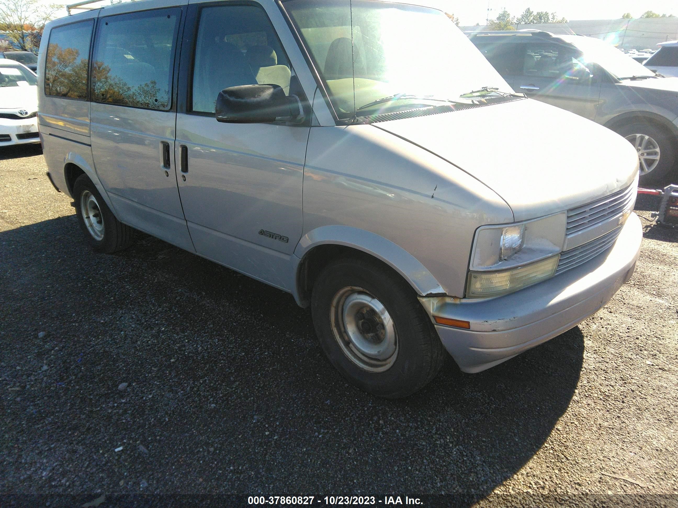 Photo 5 VIN: 1GNDM19W6YB191322 - CHEVROLET ASTRO 