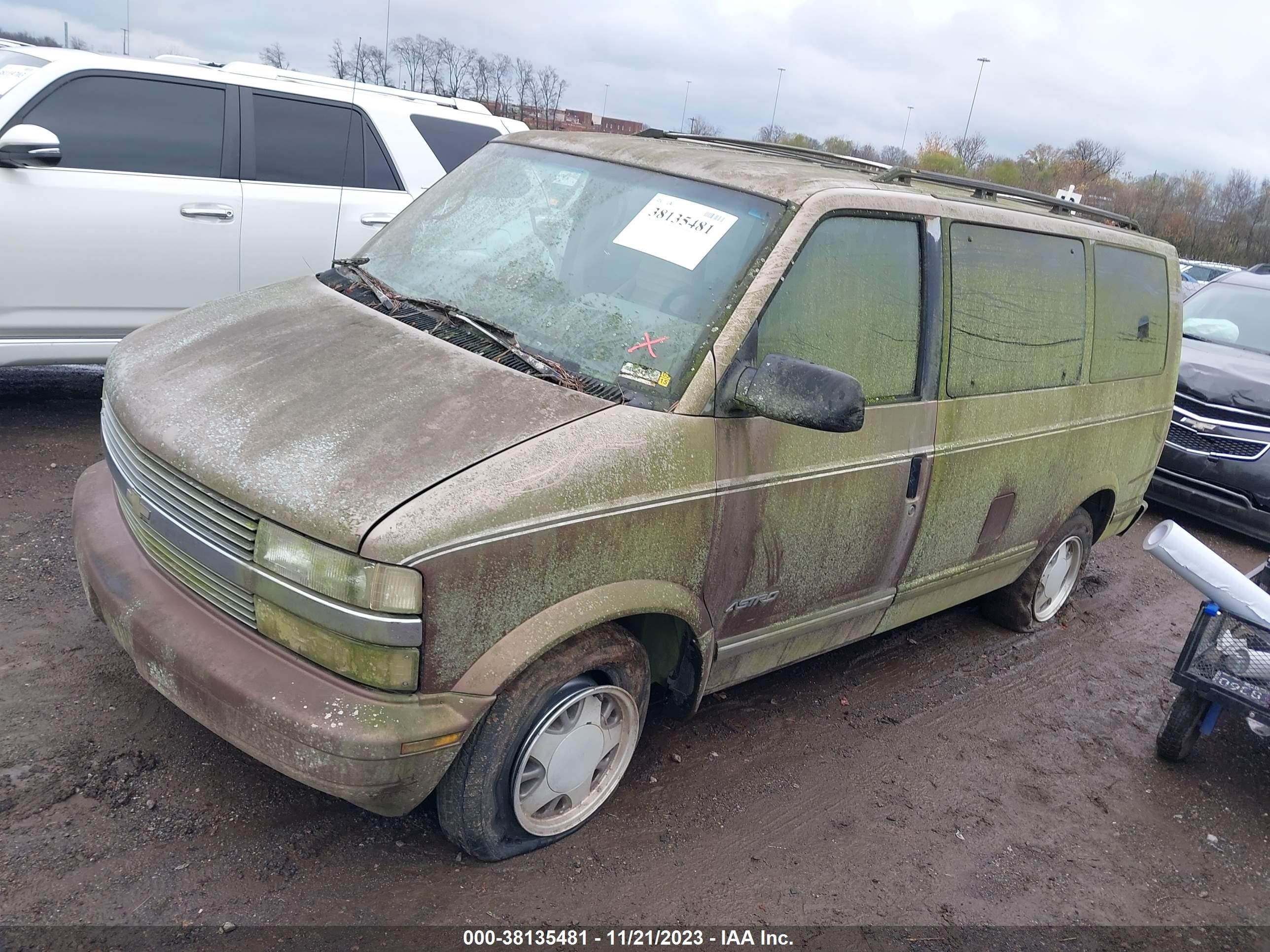 Photo 1 VIN: 1GNDM19W7SB133291 - CHEVROLET ASTRO 