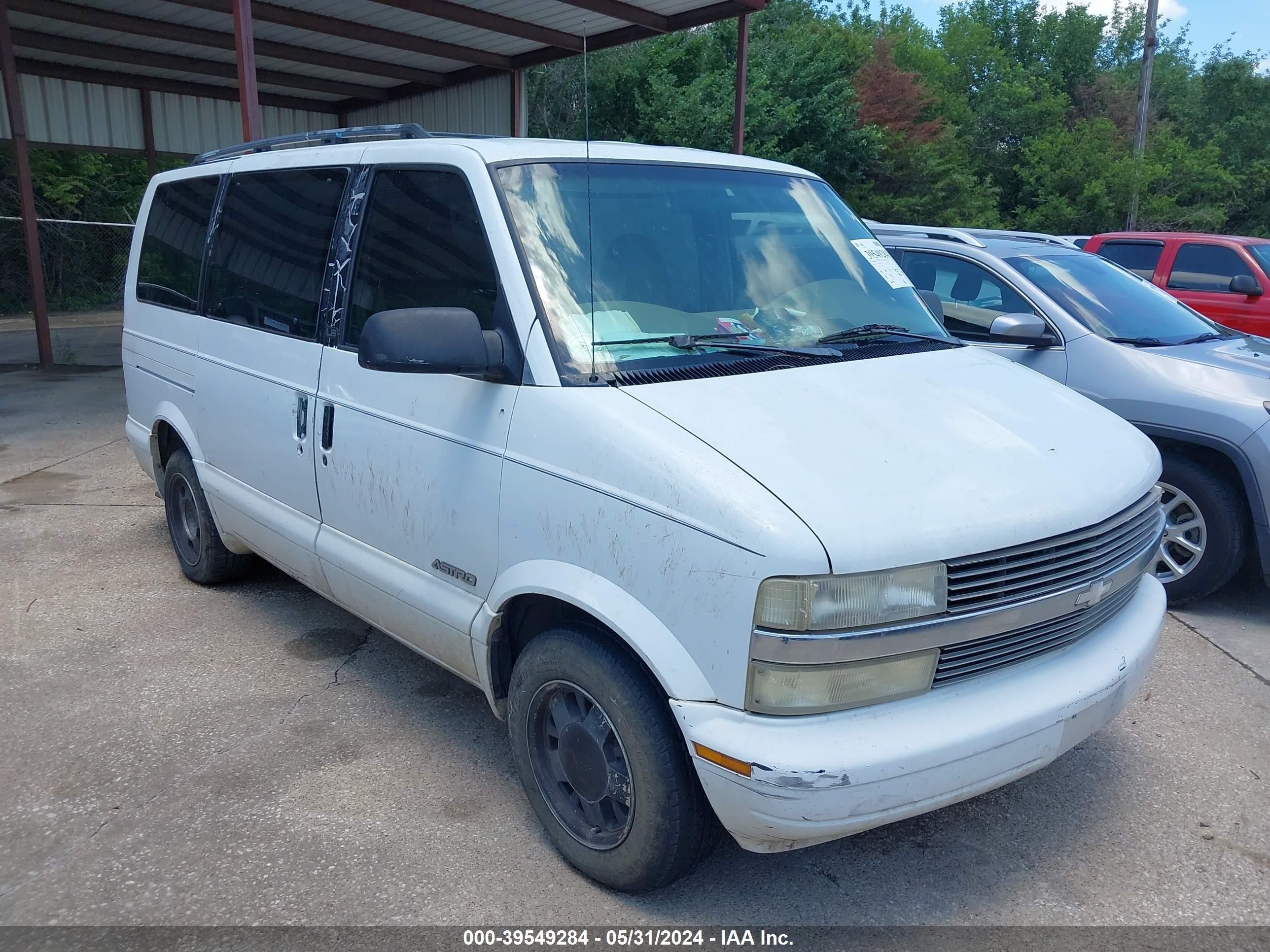 Photo 0 VIN: 1GNDM19W7XB123254 - CHEVROLET ASTRO 